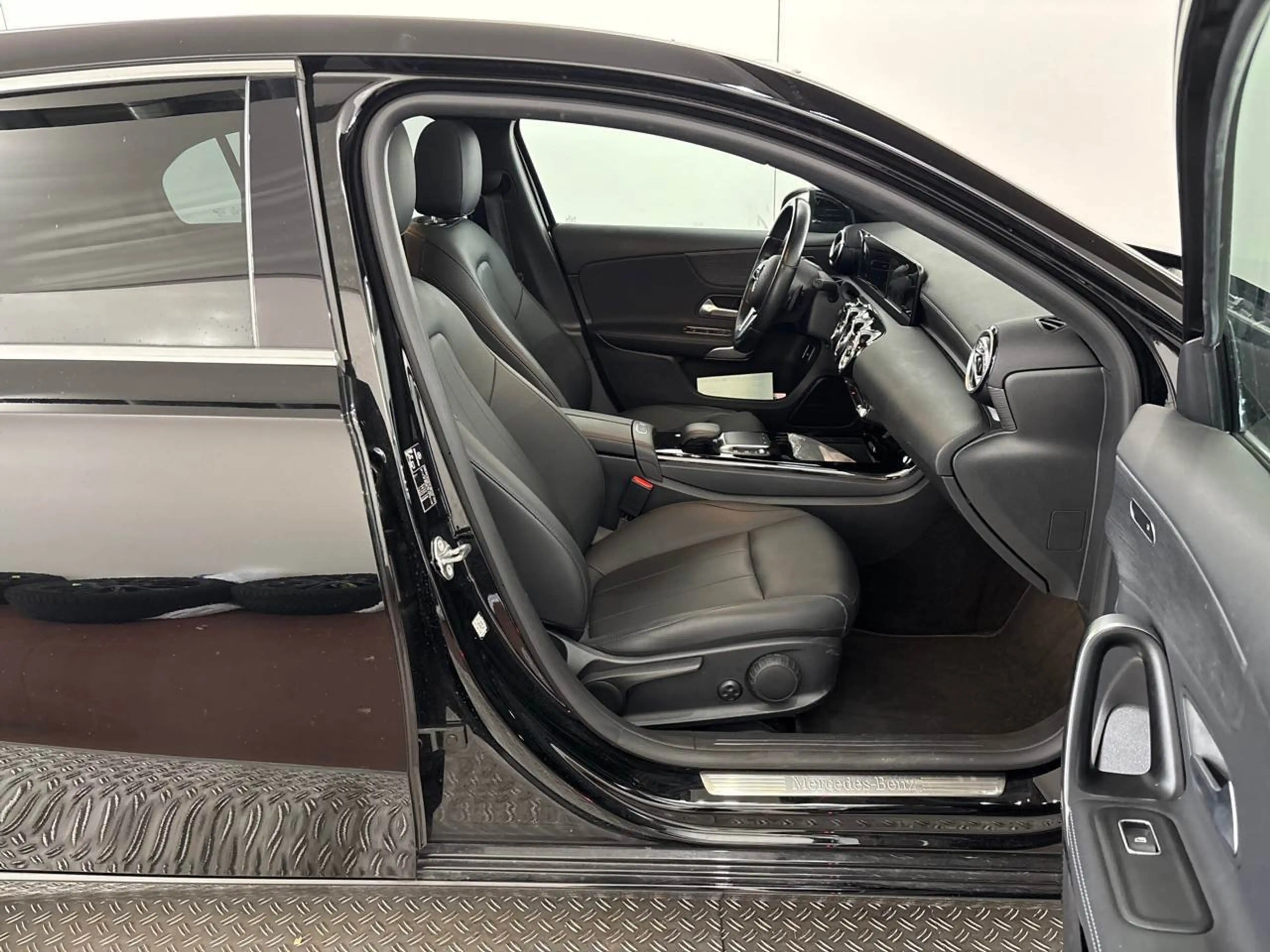 Mercedes-Benz A 250 e Progressive Pano S-Dach Key LED Lane AUT — photo 8