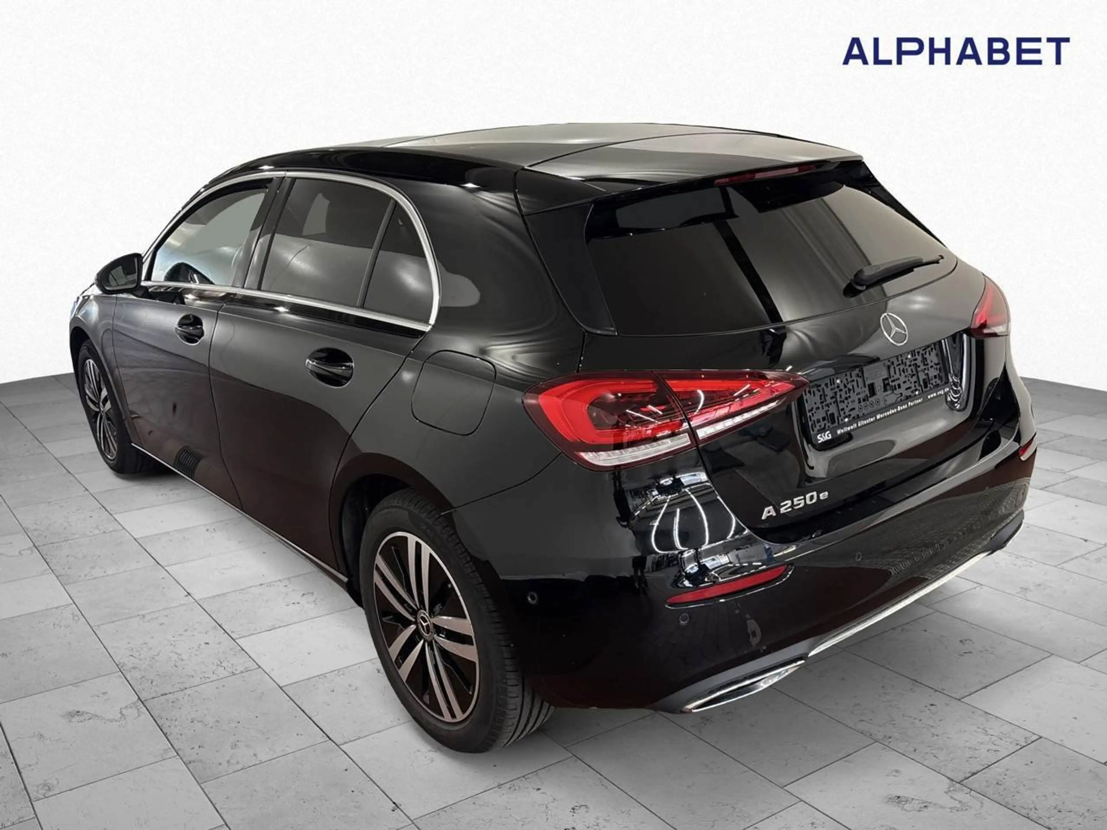 Mercedes-Benz A 250 e Progressive Pano S-Dach Key LED Lane AUT — photo 7