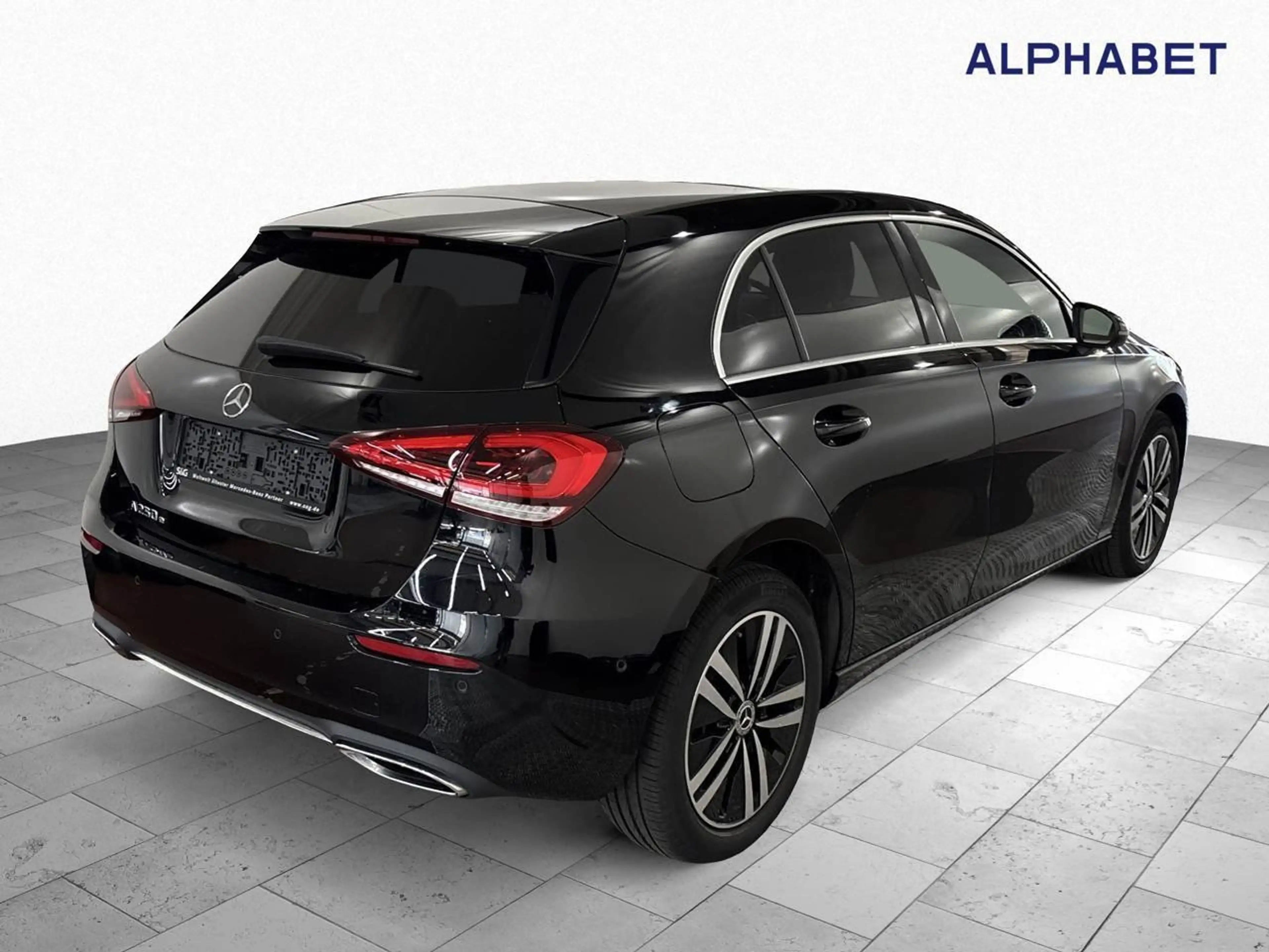 Mercedes-Benz A 250 e Progressive Pano S-Dach Key LED Lane AUT — photo 2