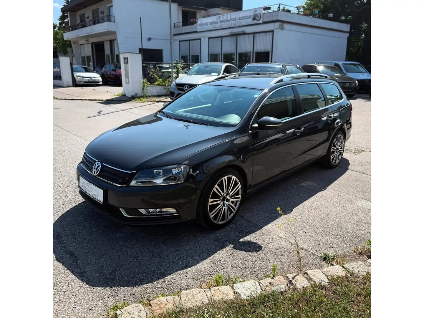 Volkswagen Passat 1.6 TDI Trendline BlueMotion Grijs - 1