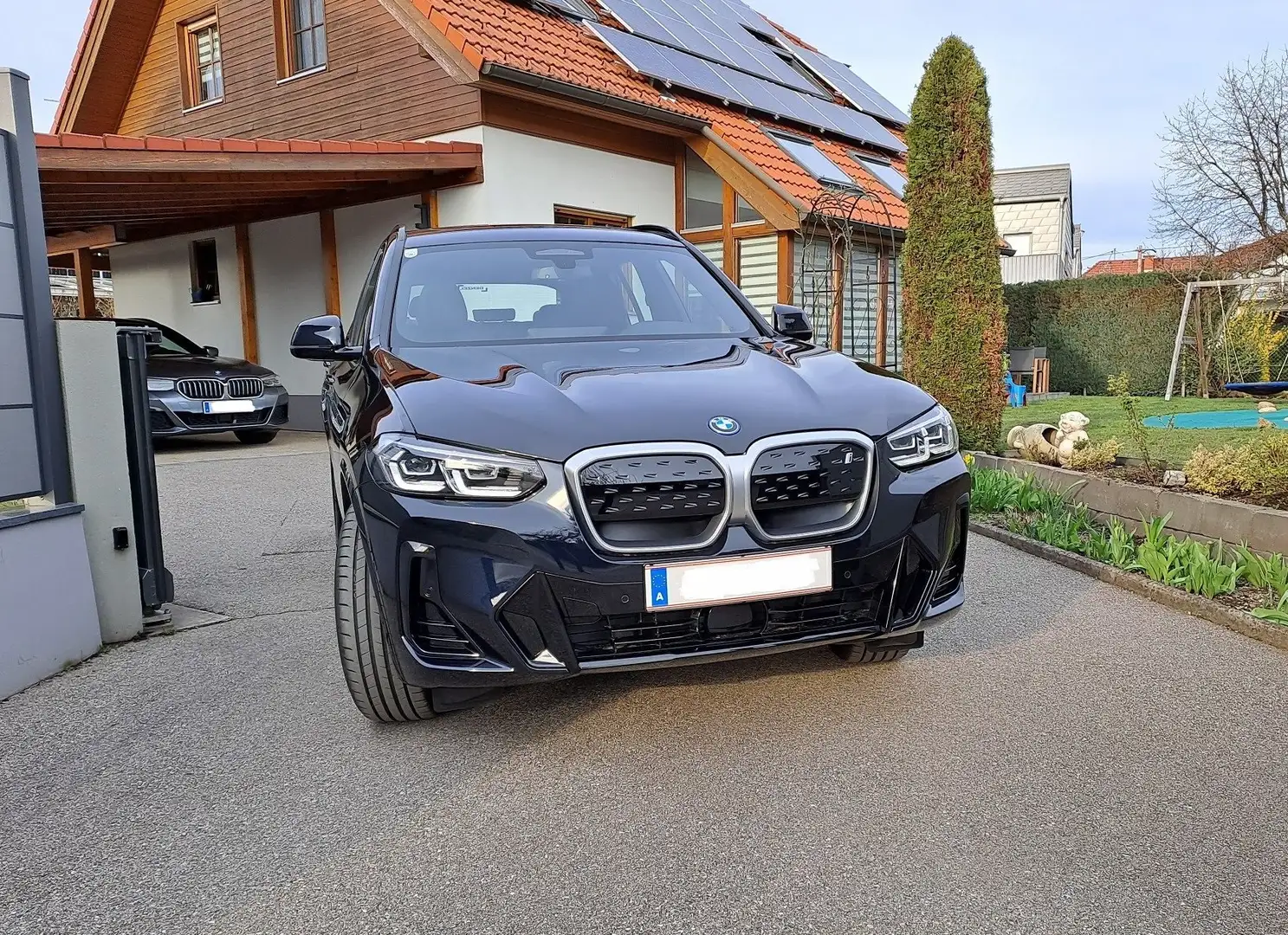 BMW iX3 iX3 73,8kWh M-Sport / Pano / LKHZ / LED / Leder Schwarz - 1