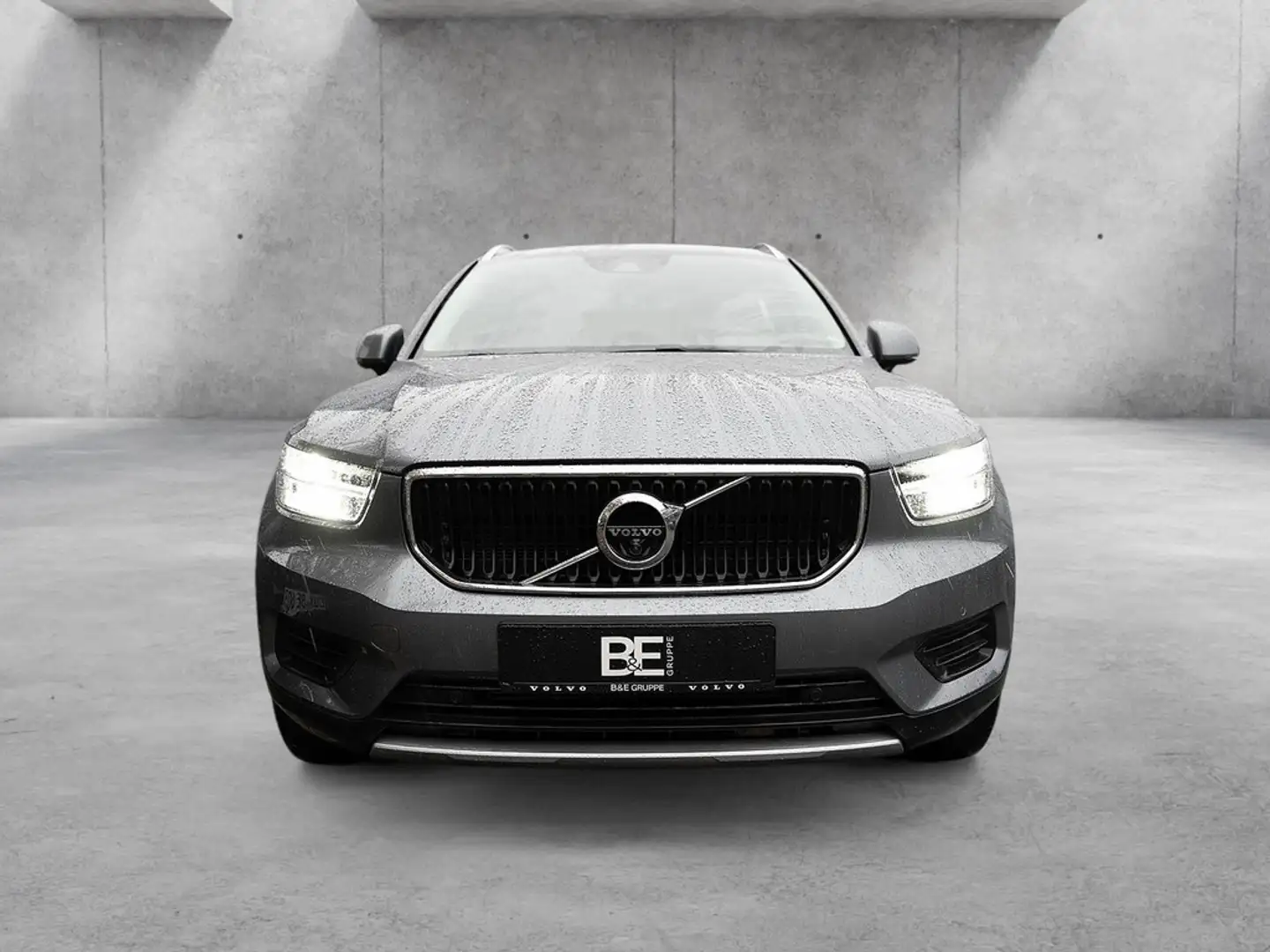 Volvo XC40 T3 Momentum Grijs - 2