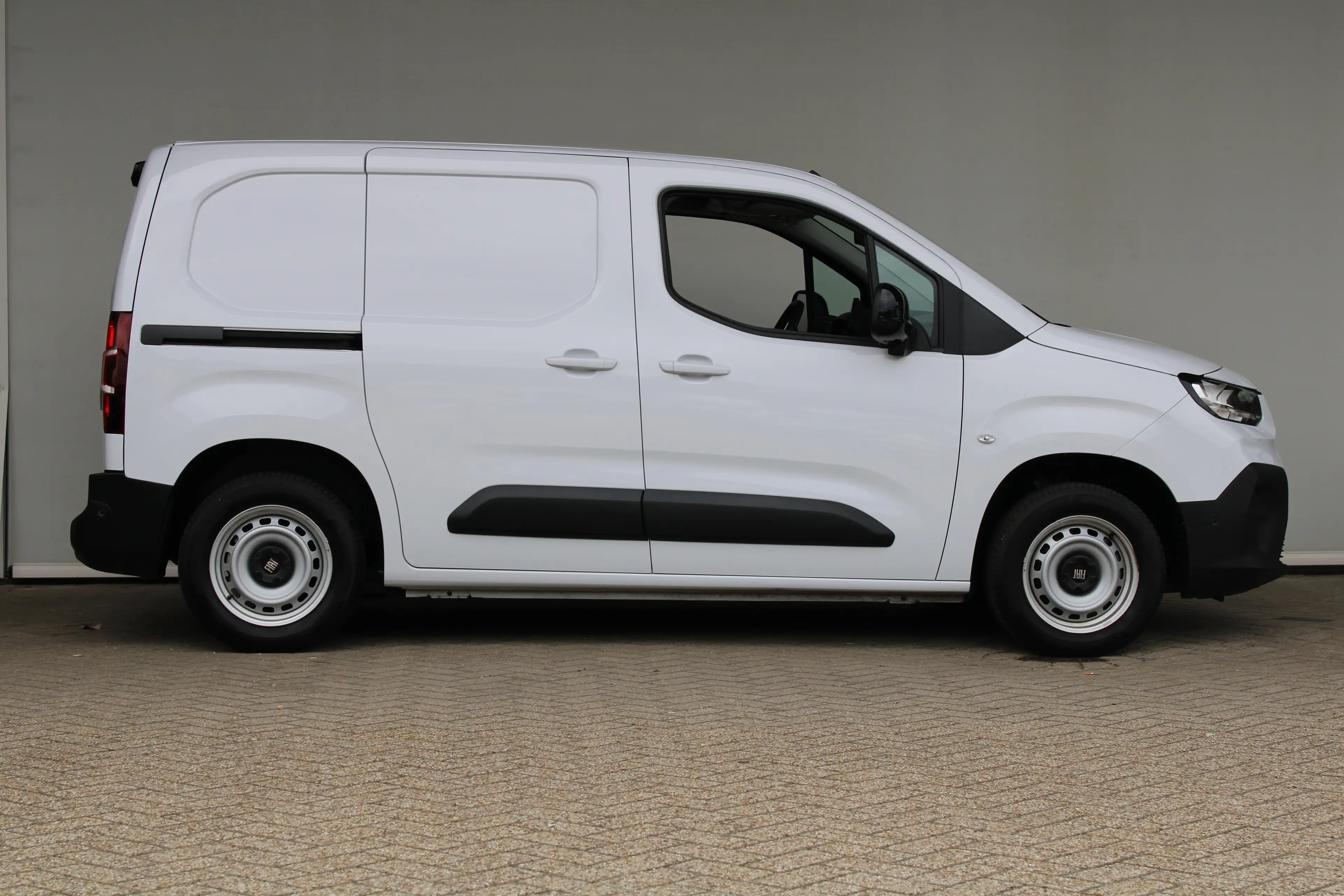 Fiat Doblo 1.5D 100pk L1 650kg | Navigatie | Draadloos telefo — photo 4