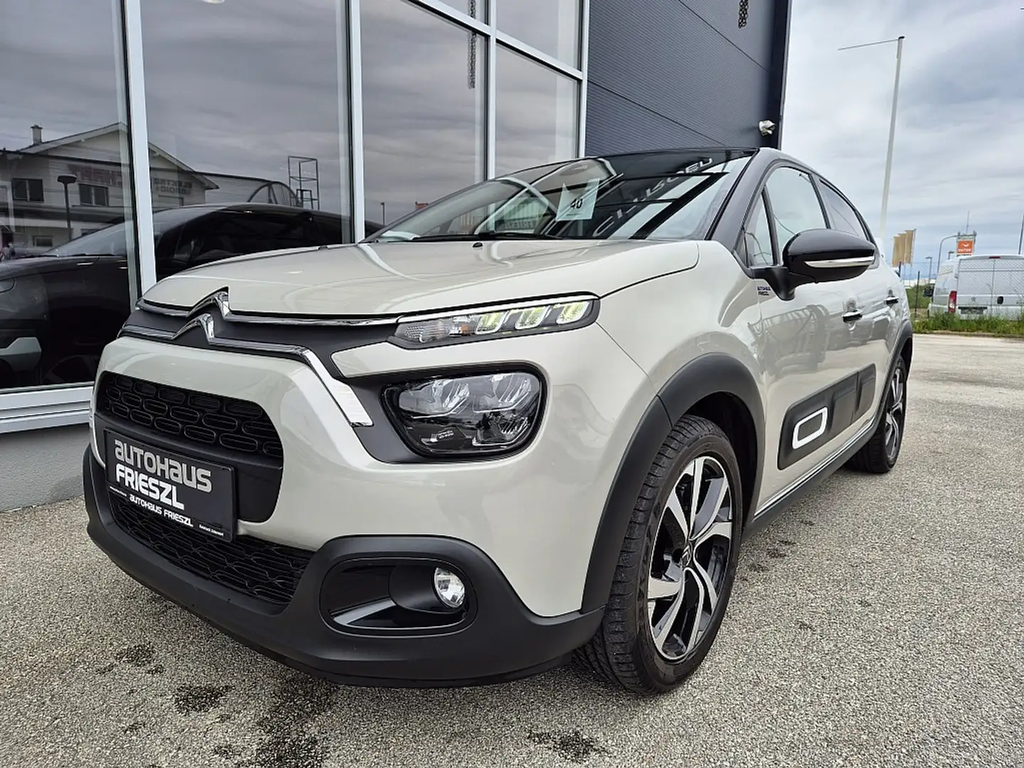 Citroen C3 PureTech 83 S&S 5-Gang-Manuell Shine Beige - 1