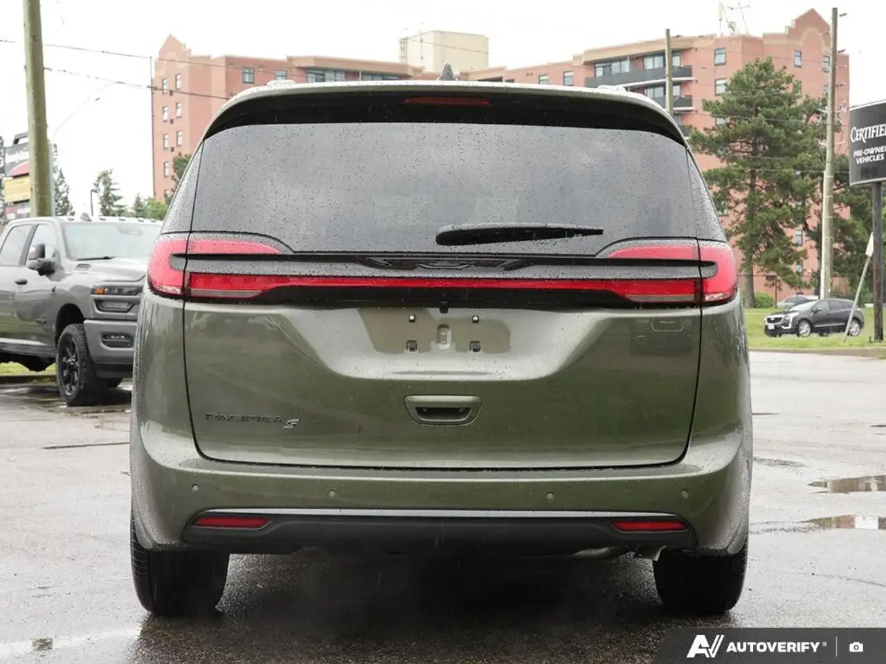 Chrysler Pacifica снимка Chrysler Pacifica