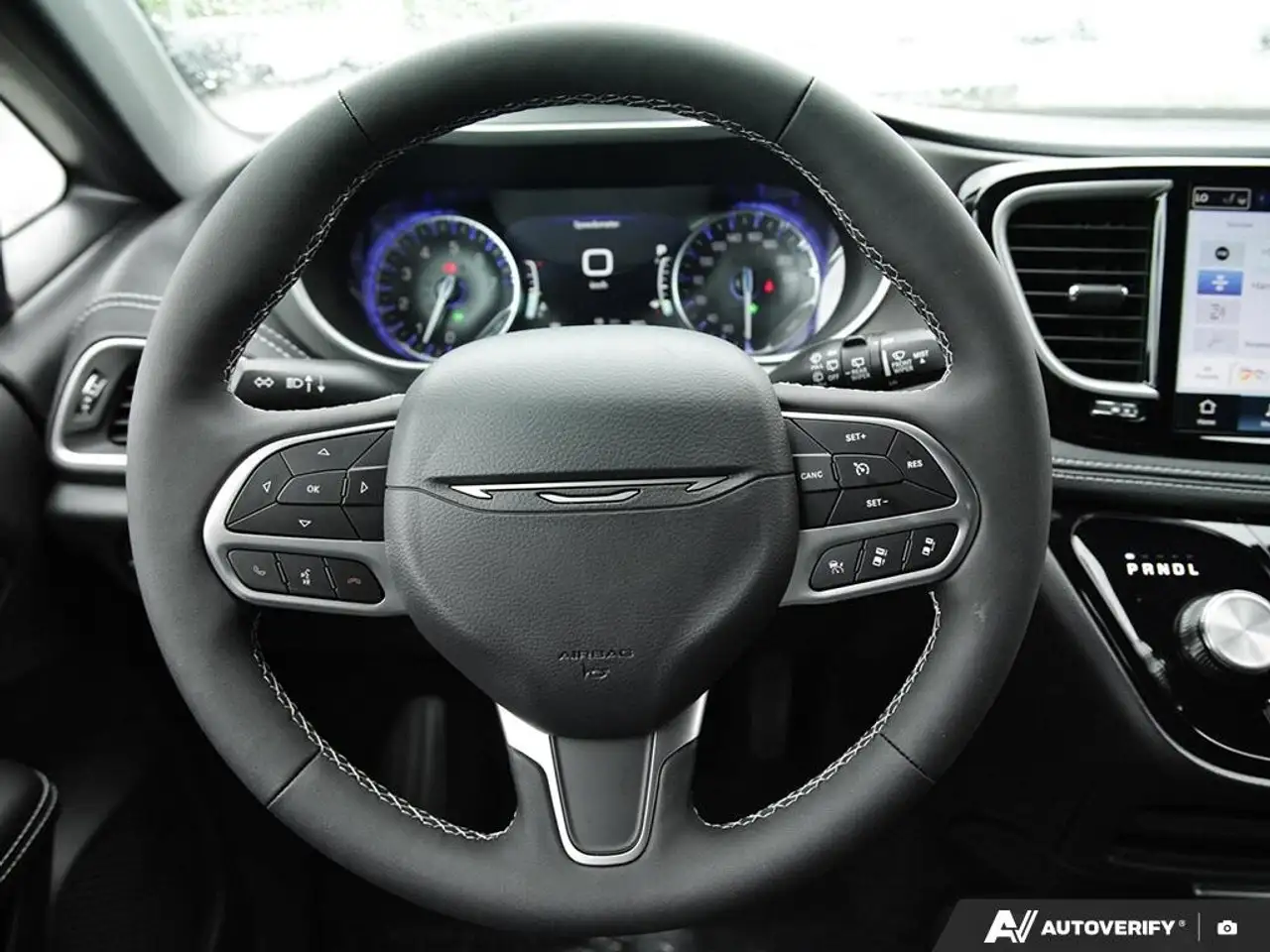 Chrysler Pacifica снимка Chrysler Pacifica