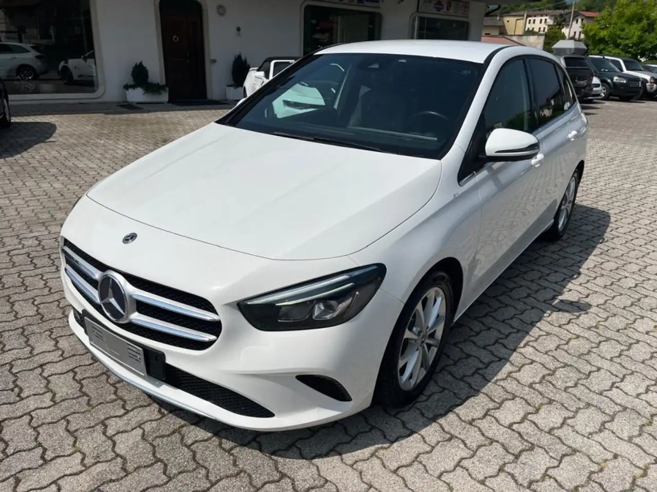 Mercedes-Benz B 180