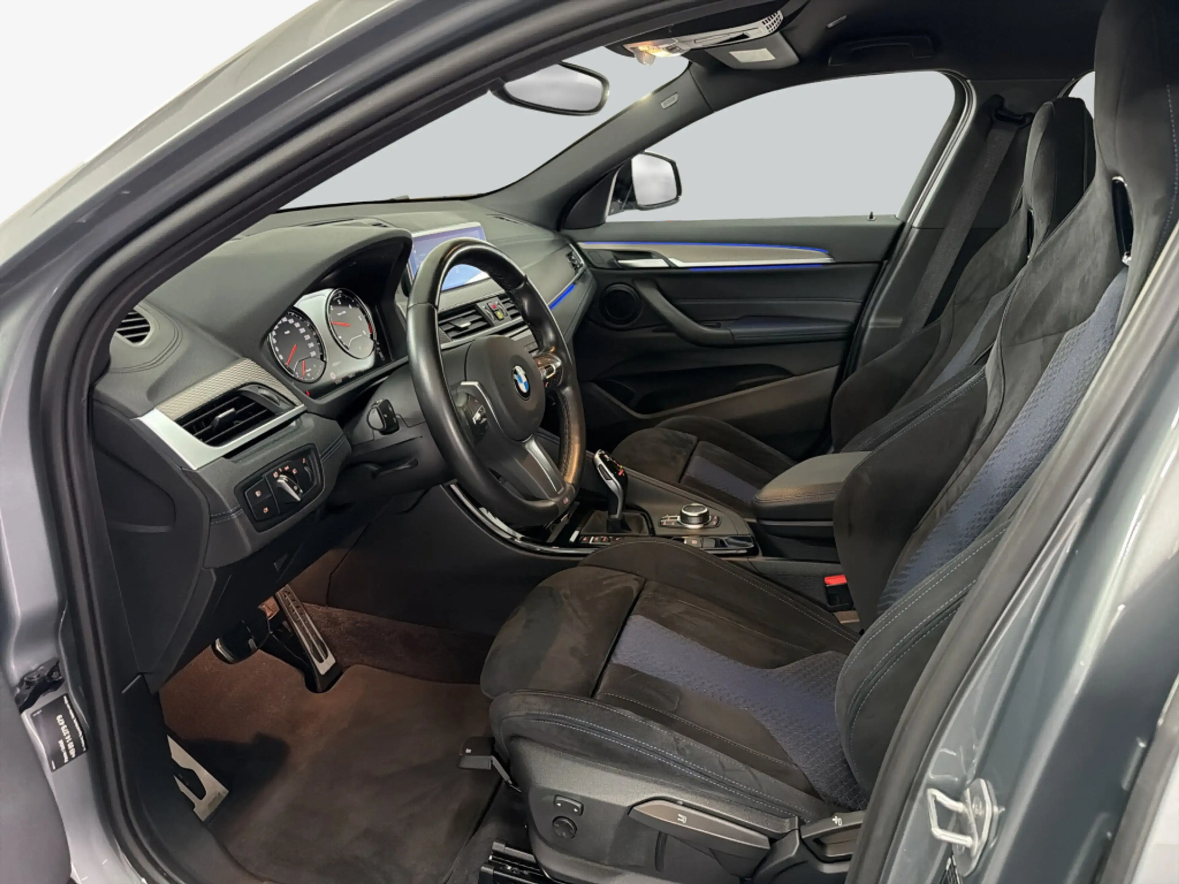BMW X2 sDrive18d Aut. M-Paket LED HiFi Navi — photo 10