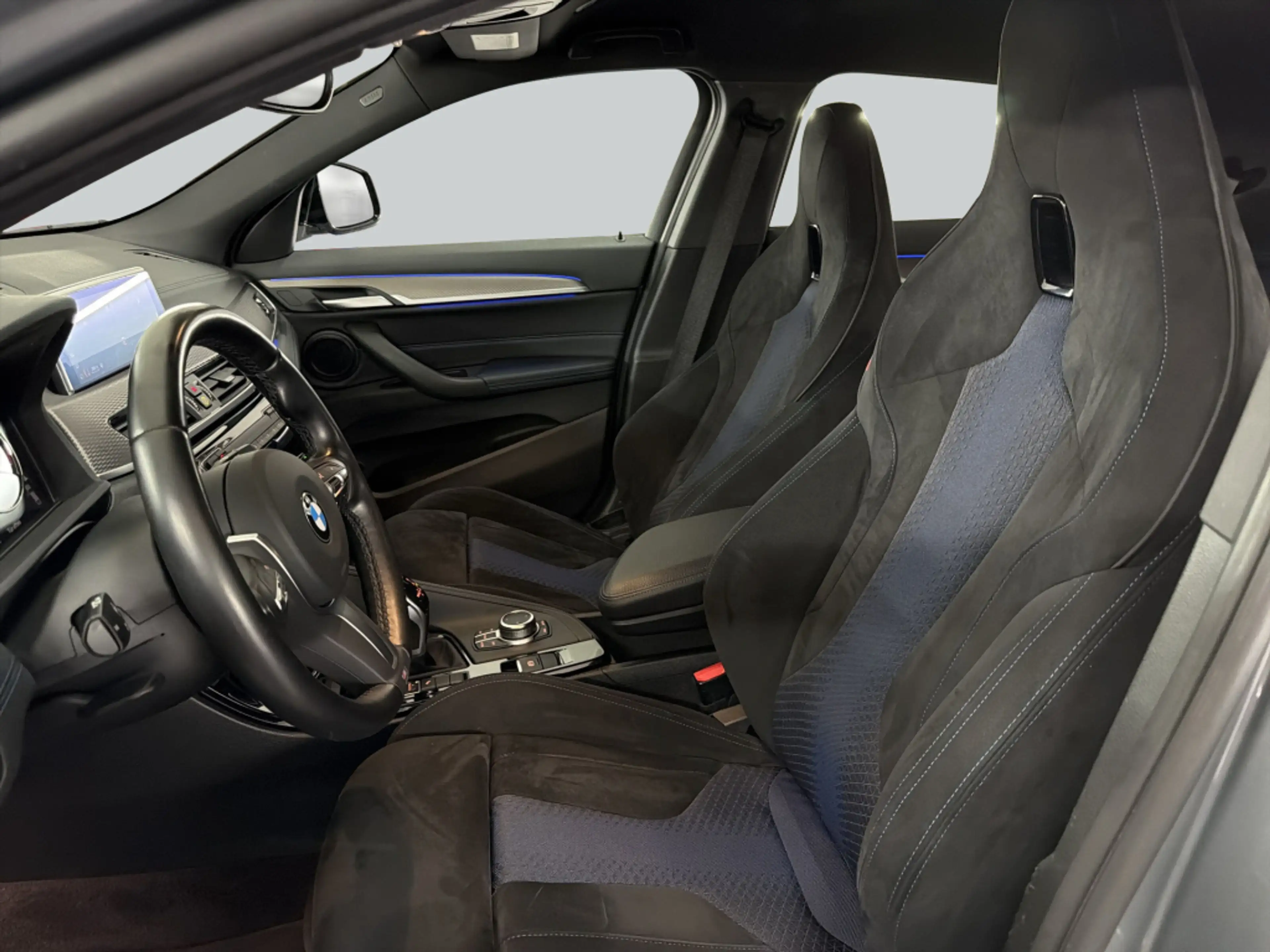 BMW X2 sDrive18d Aut. M-Paket LED HiFi Navi — photo 11