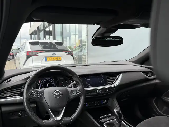 Opel Insignia view 4