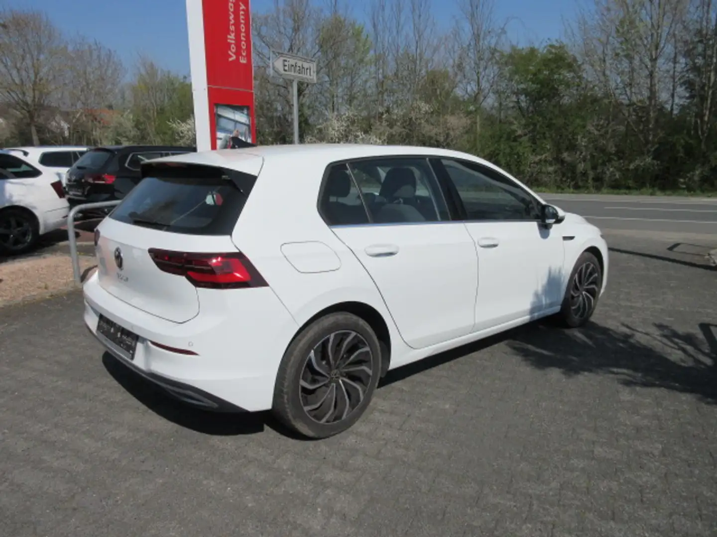 Volkswagen Golf Style 1.5 TSI NAVI PANO AHK IQ LIGHT ALU beh. eSITZ KLIM Weiß - 2