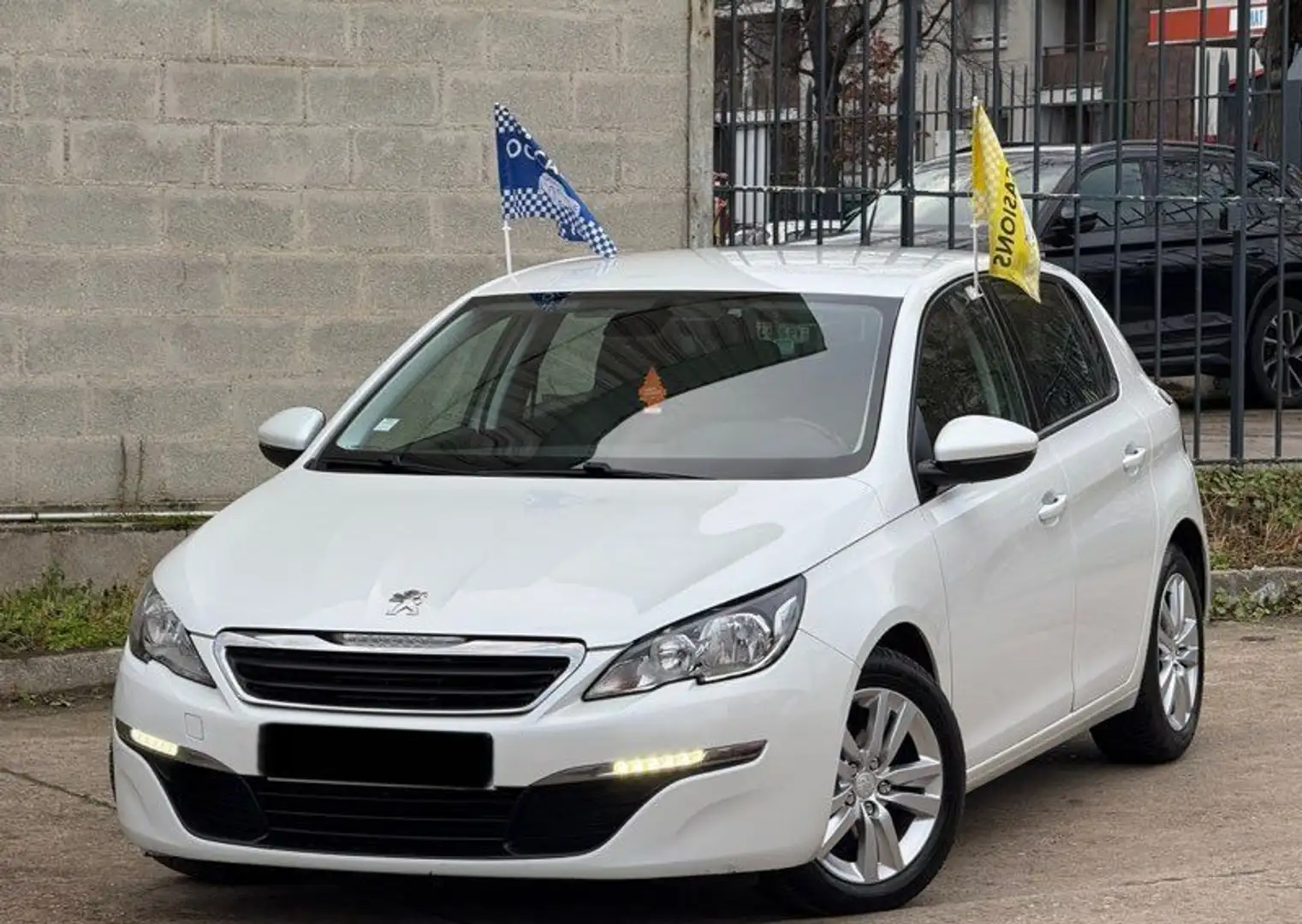 Peugeot 308 II 1.2 VTi Année 04-2015 199.000KLM Garantie 6 Mois Blanc - 1