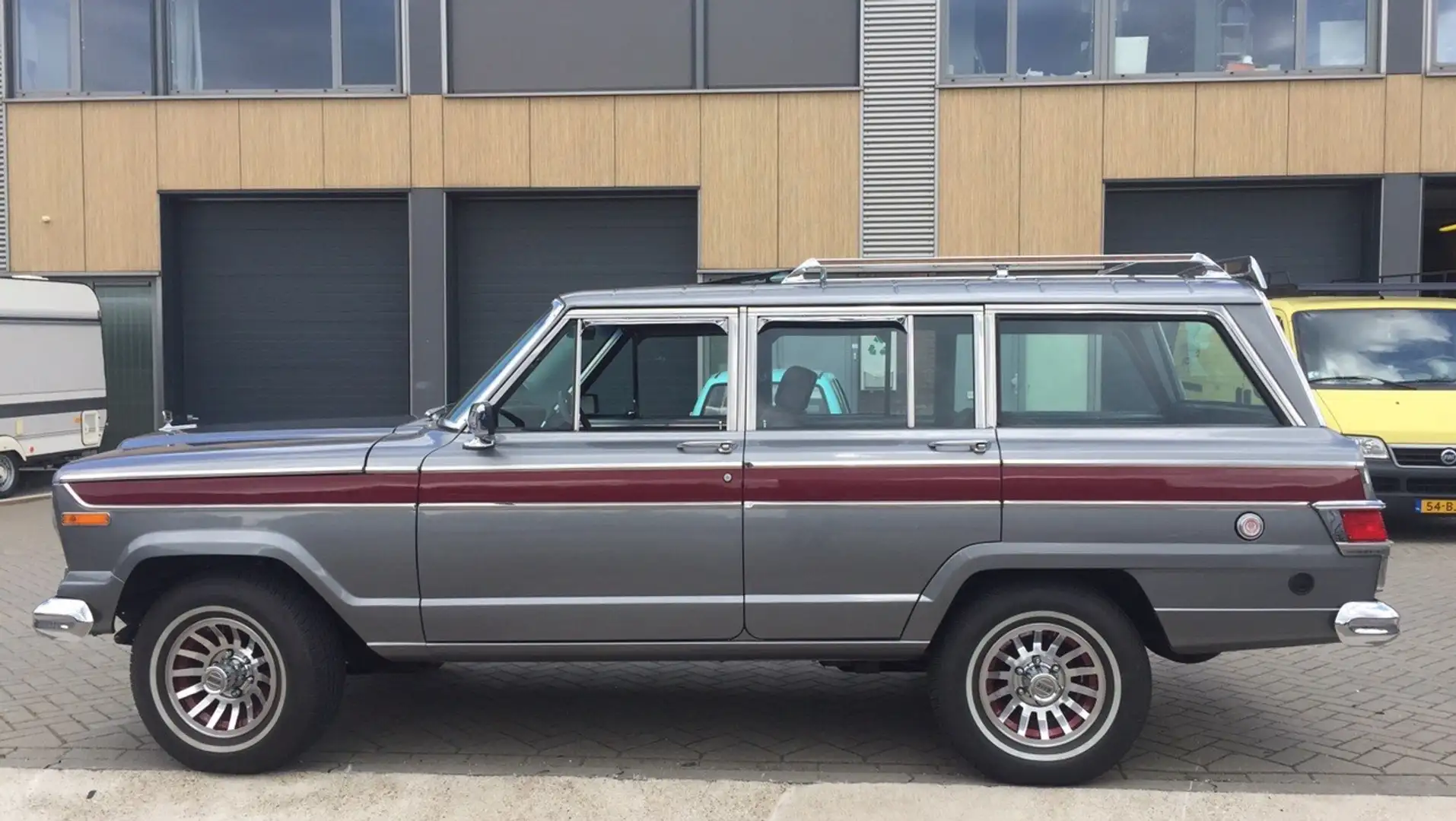 Jeep Wagoneer V8 AMC 5,9L Szary - 1