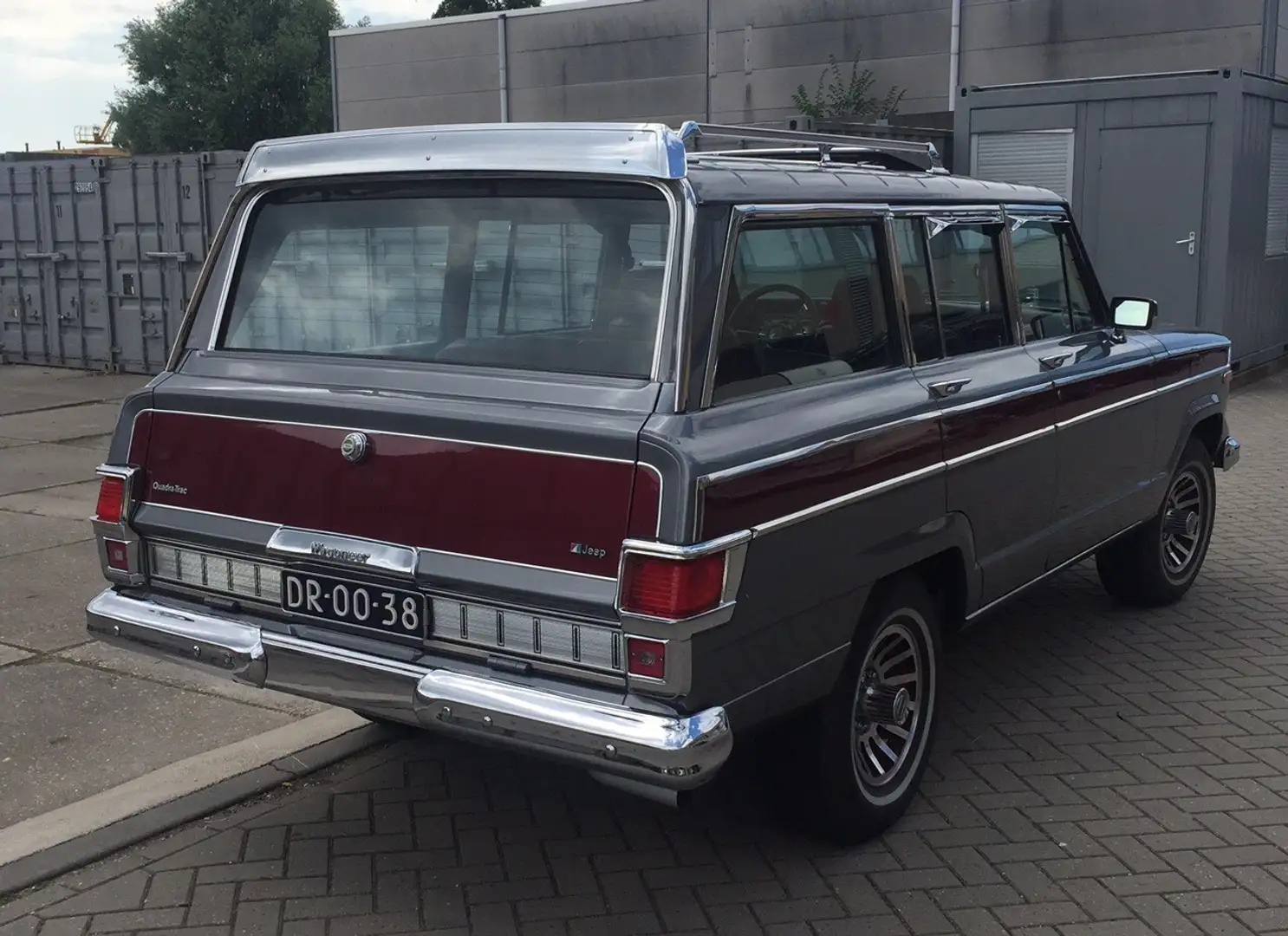 Jeep Wagoneer V8 AMC 5,9L Szary - 2