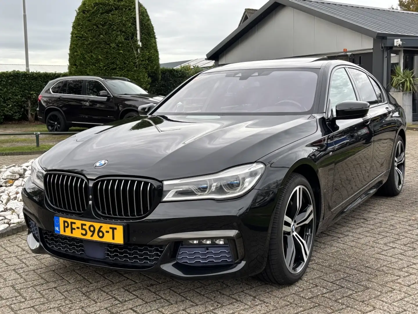 BMW 740 7-serie 740D X-Drive 2016 Zwart M-Pakket Vol Optie Noir - 1