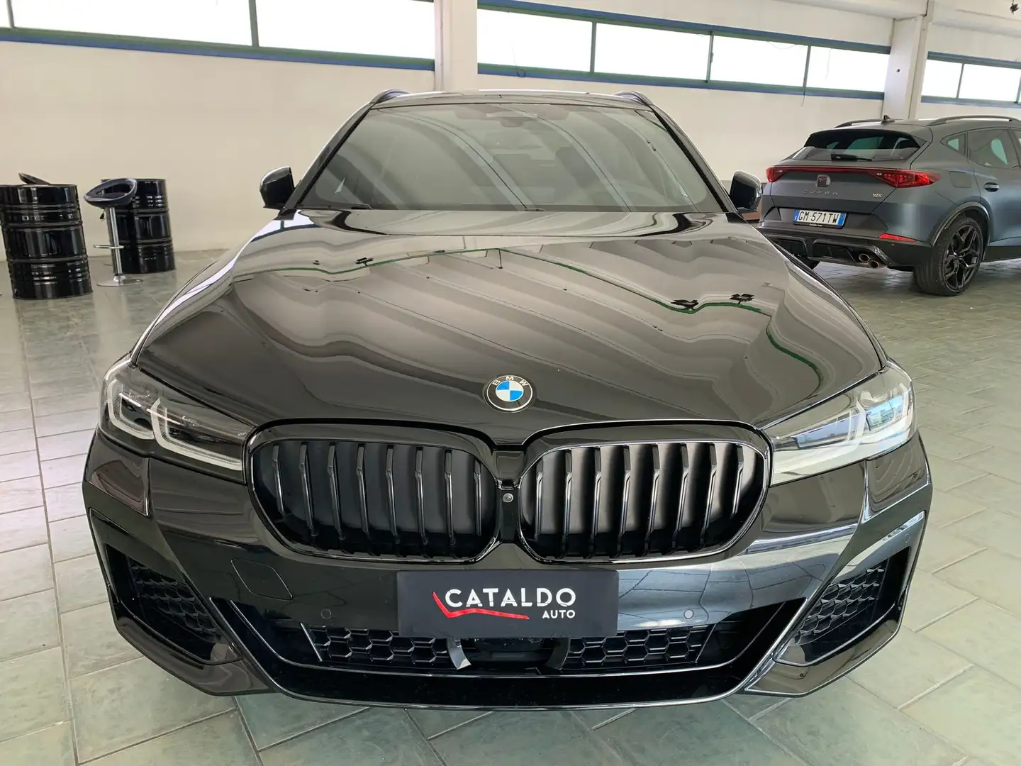 BMW 520 520d Touring mhev 48V xdrive Msport Pro auto Zwart - 1