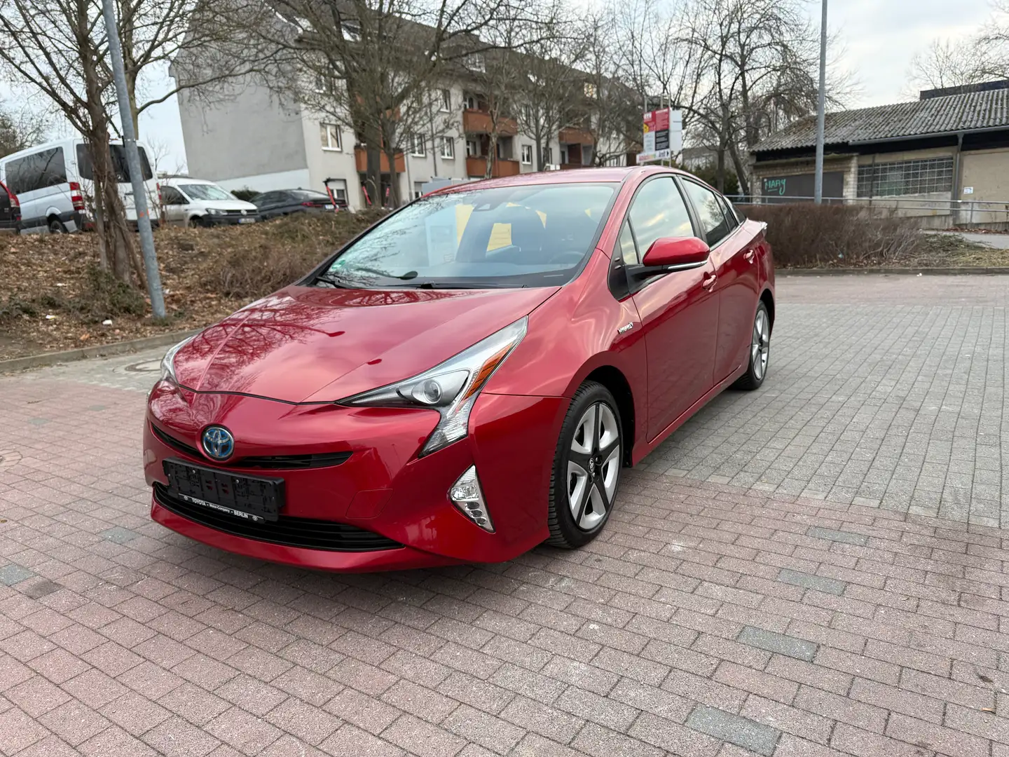 Toyota Prius Hybrid Comfort Червоний - 1