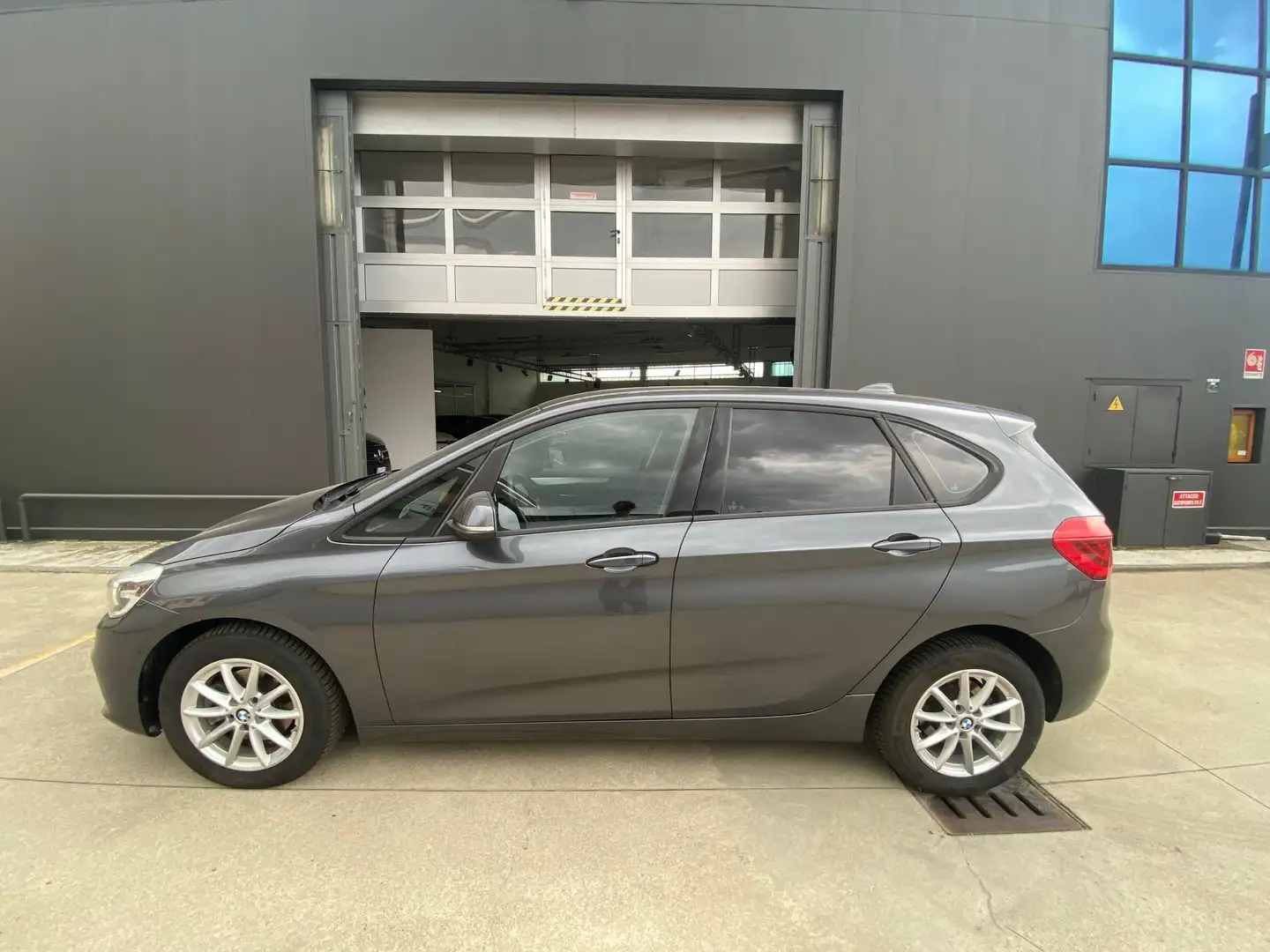 BMW 218 218d Active Tourer Grijs - 2