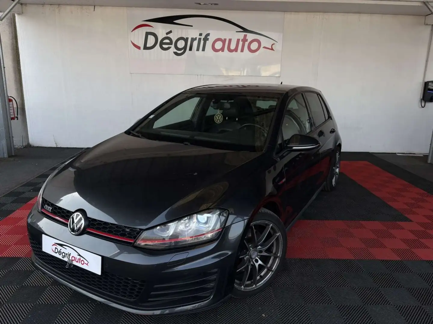 Volkswagen Golf 2.0 TSI 220 BlueMotion Technology GTI Zwart - 1