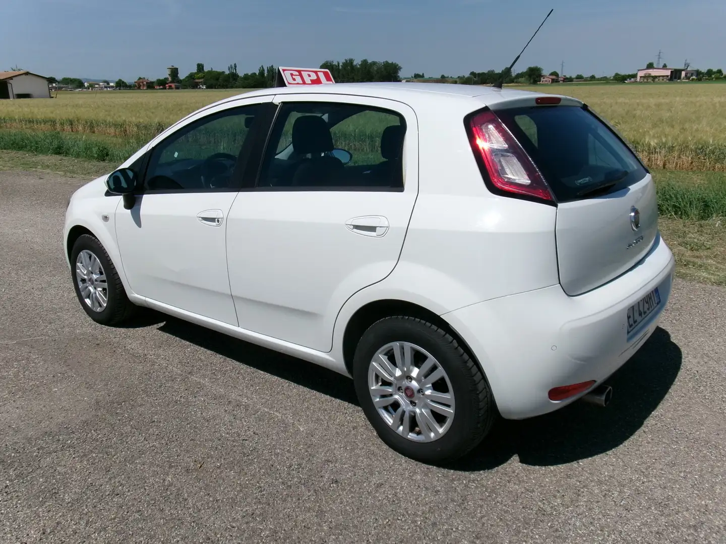 Fiat Punto 1.4 Easy Power Lounge GPL Blanc - 2
