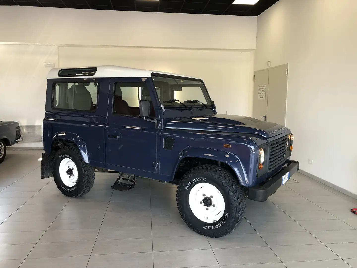 Land Rover Defender Defender 90 2.2 td  SW AUTOCARRO N1 4 POSTI Albastru - 1