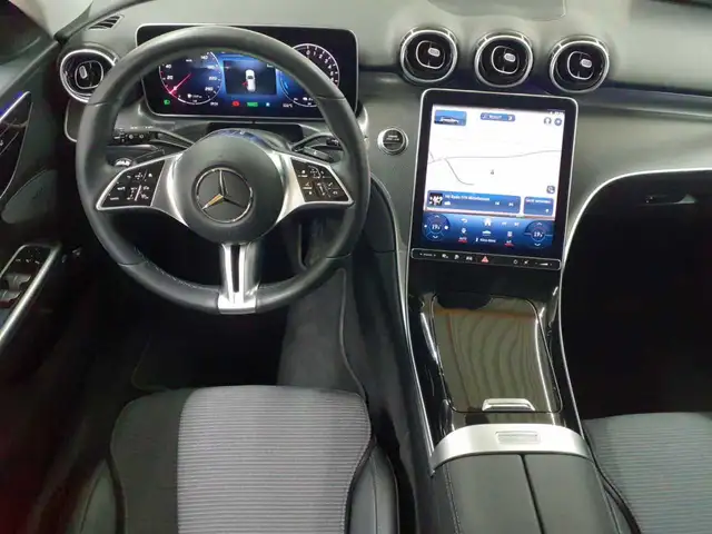 Mercedes-Benz C-Class view 9