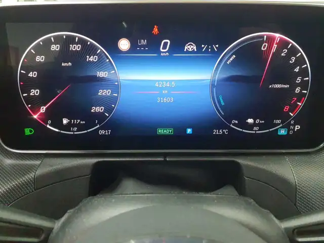 Mercedes-Benz C-Class view 11