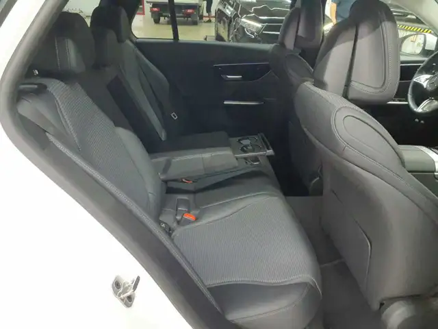 Mercedes-Benz C-Class view 13