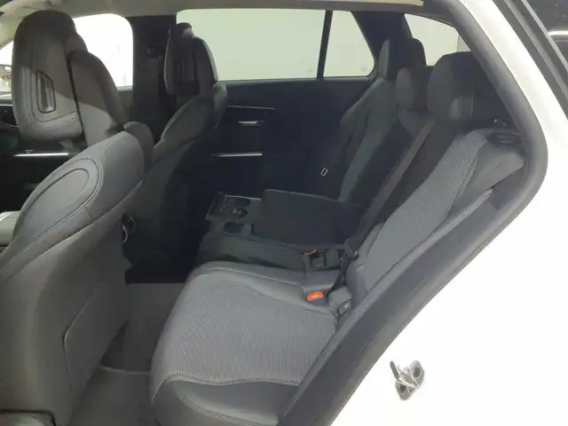 Mercedes-Benz C-Class view 14
