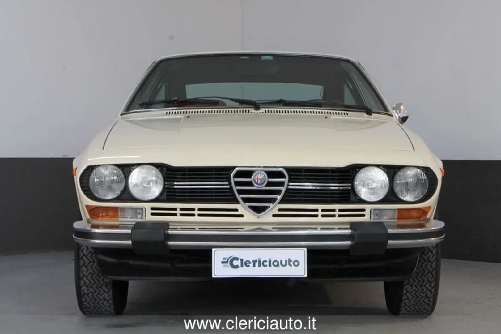 Alfa Romeo Alfetta 2.0 - Targa CO 48 Бежевий - 2