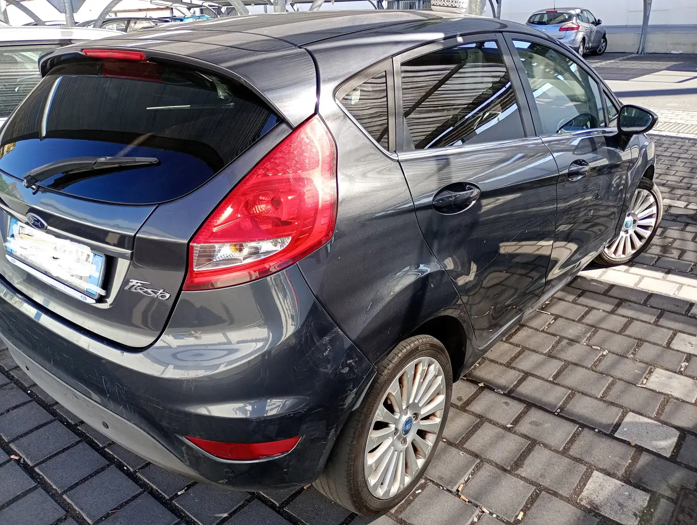 Ford Fiesta Fiesta VI 2008 5p 1.4 tdci Titanium Grigio - 2