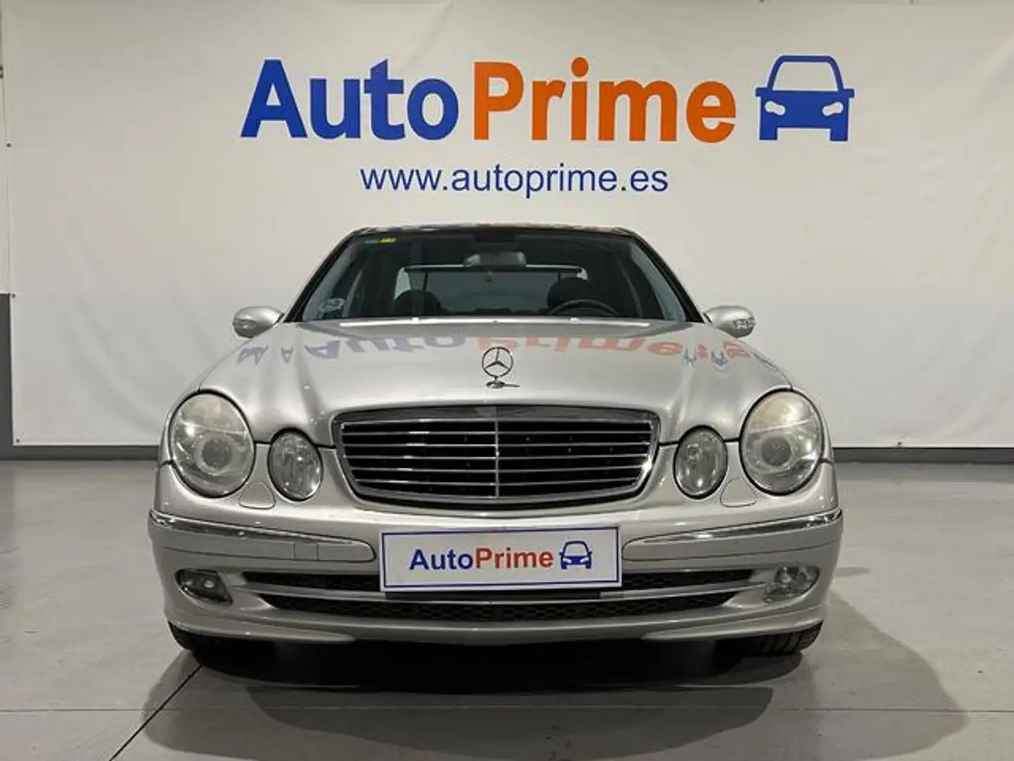 Mercedes-Benz E 320 Plateado - 2