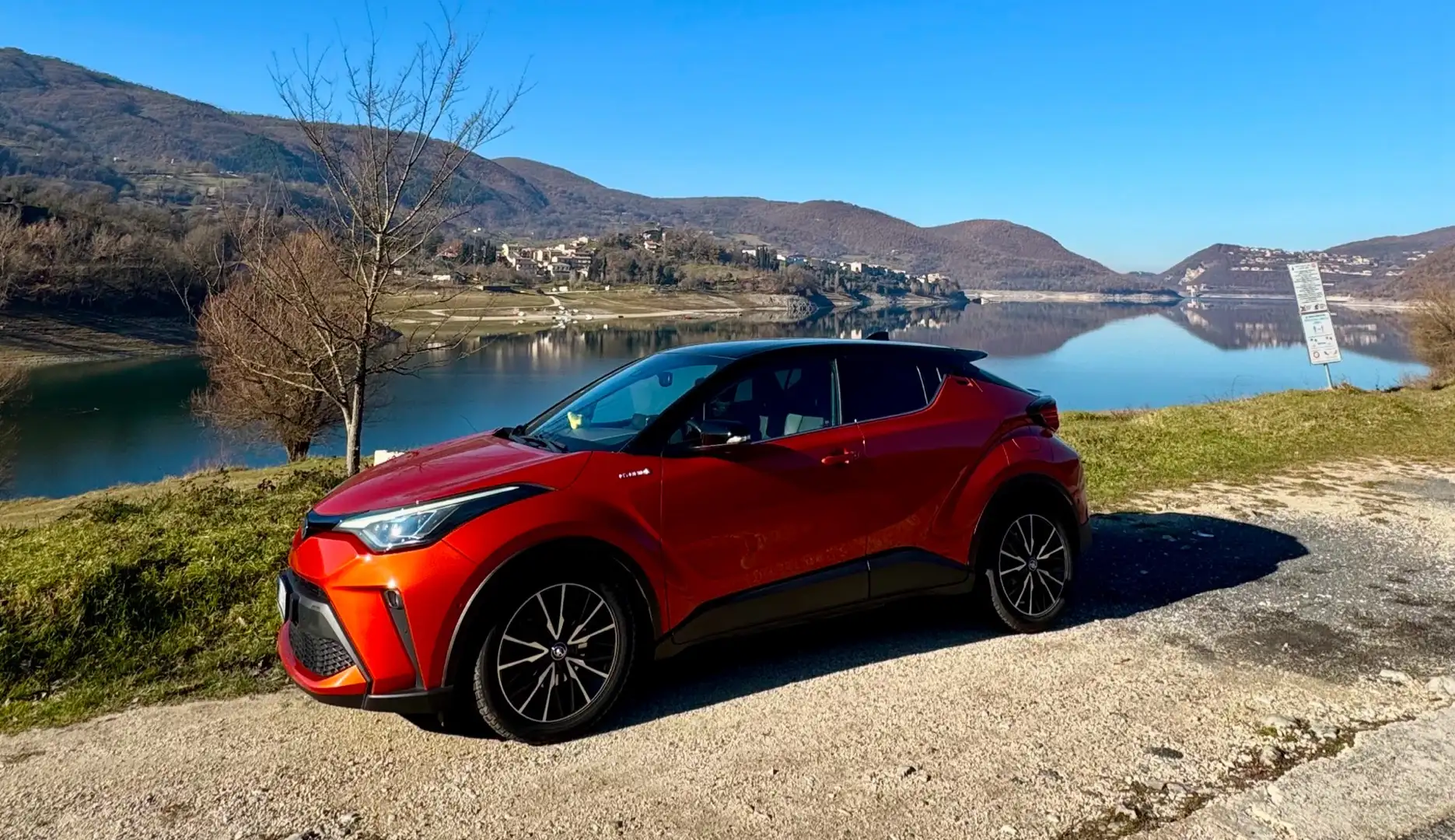 Toyota C-HR 2.0h Premiere e-cvt Portocaliu - 1