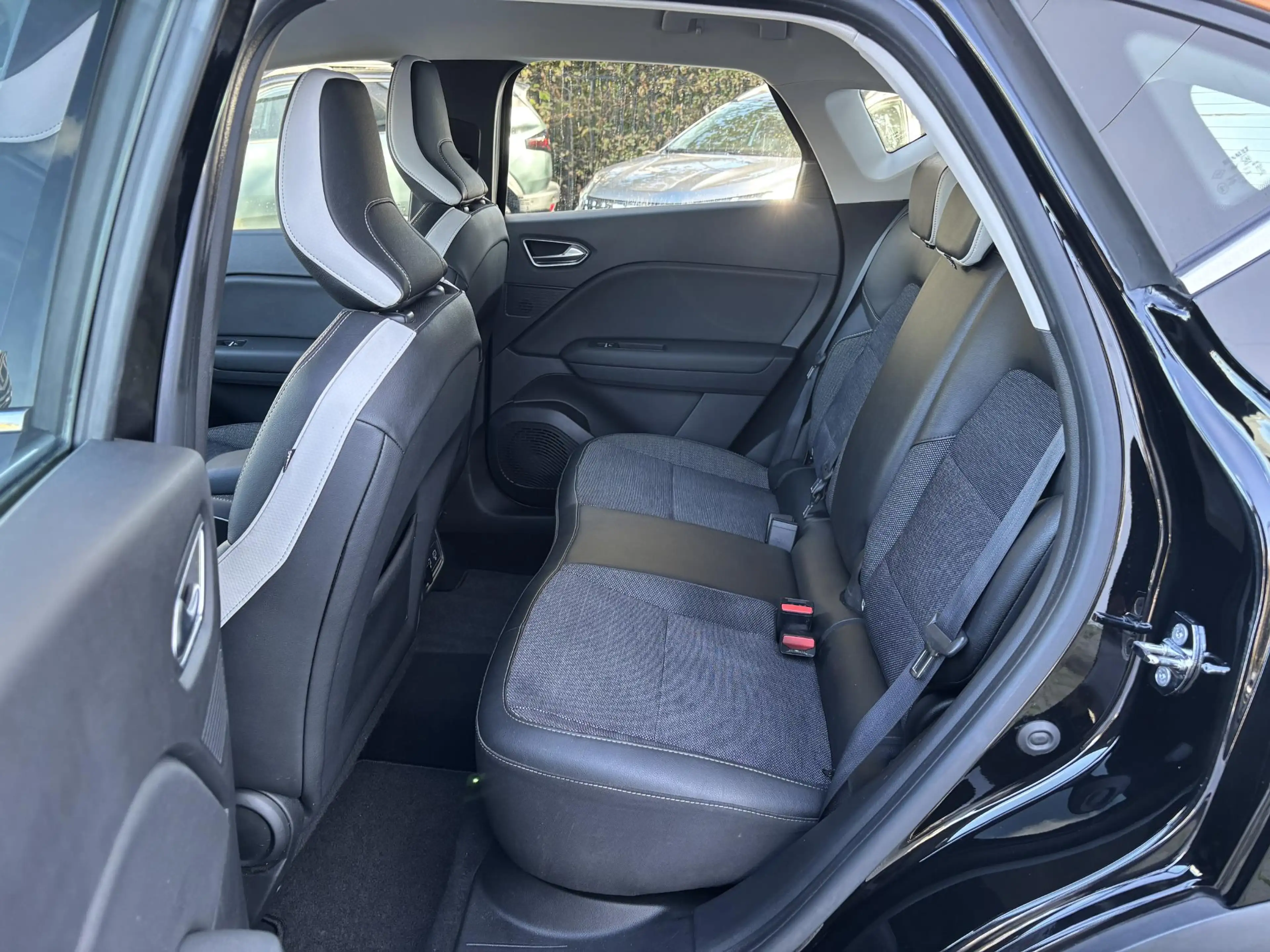 Renault Captur 1.3 TCe 130 Intens l Pack parking l Pack Siège l P — photo 8