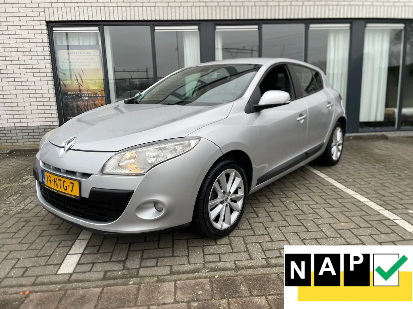 Renault Megane 1.6 Authentique Clima Navi Lm Velgen Cruis Trekhaa Grau - 1