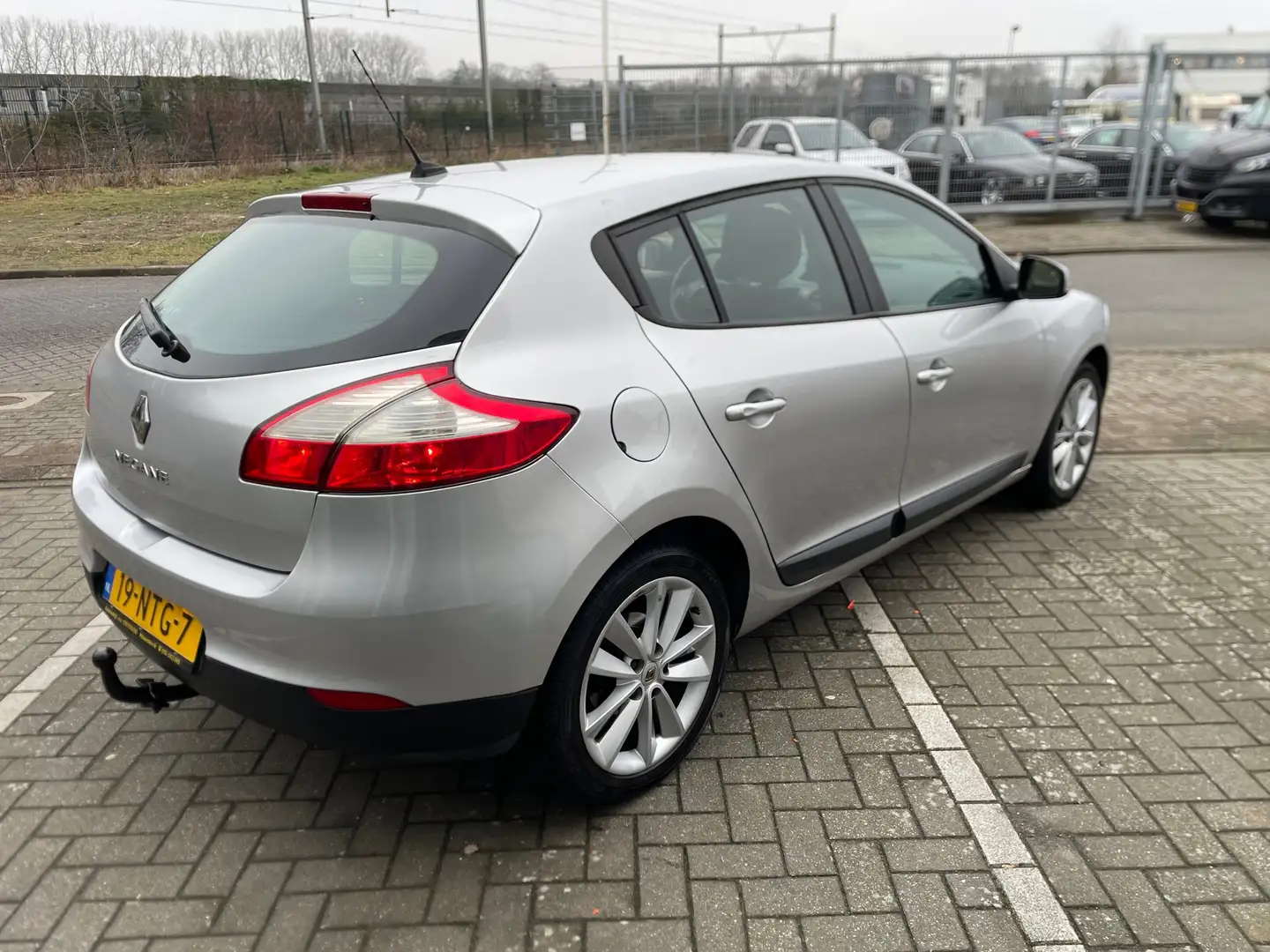 Renault Megane 1.6 Authentique Clima Navi Lm Velgen Cruis Trekhaa Grau - 2