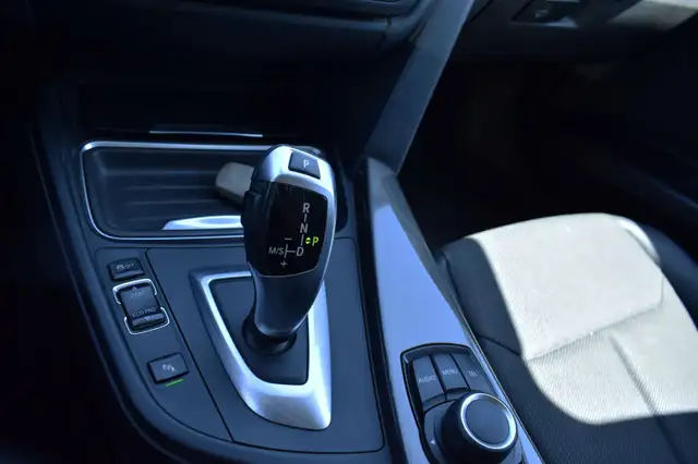 BMW 3 Series view 9