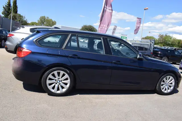BMW 3 Series view 4