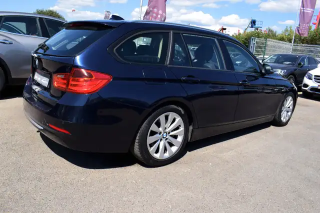 BMW 3 Series view 14
