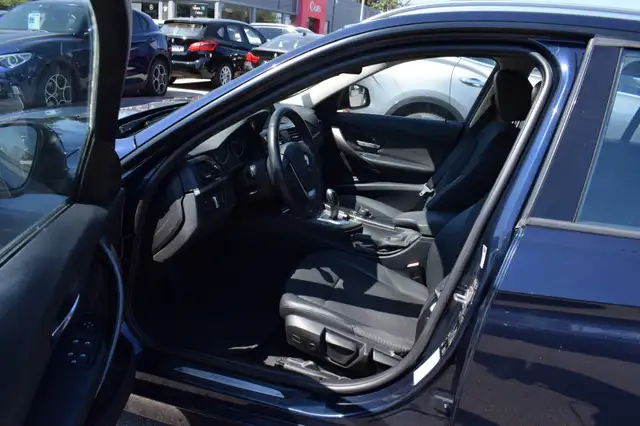 BMW 3 Series view 11