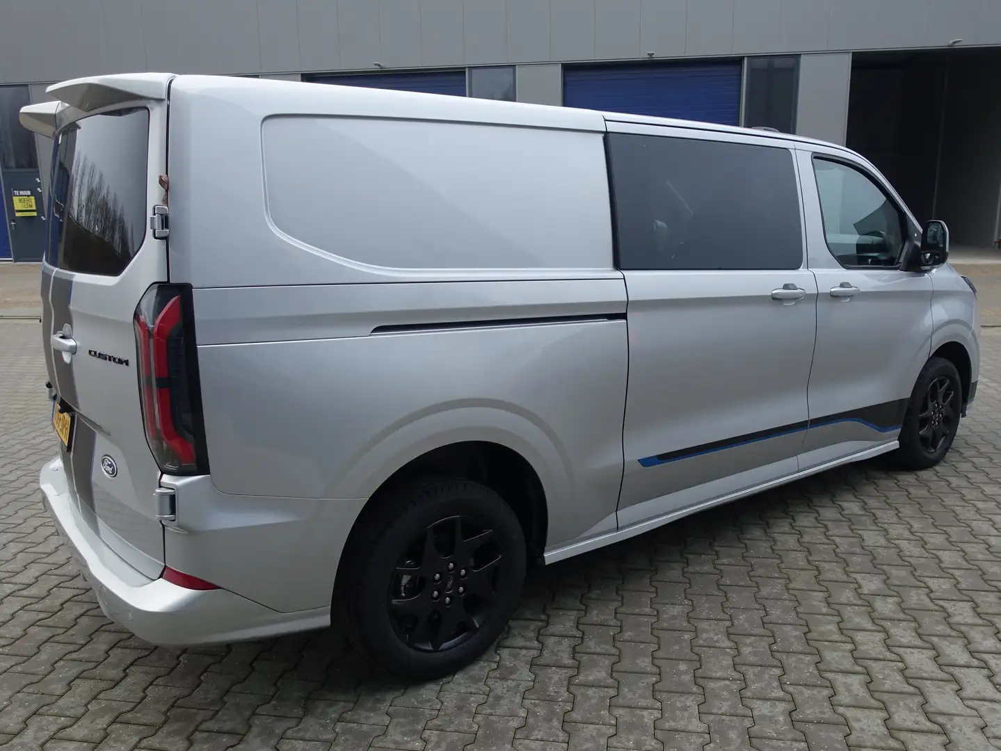 Ford Transit Custom 320 2.5 227pk PHEV L2H1 Sport Zilver - 2