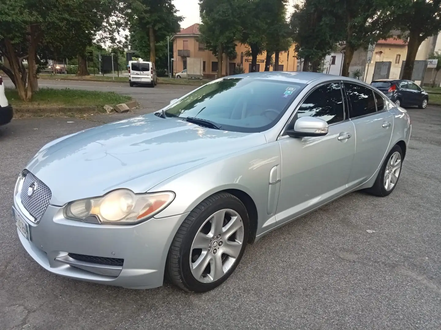 Jaguar XF 2.7d Premium Luxury auto - 2