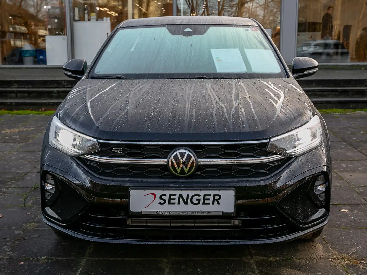 Volkswagen Taigo R-Line 1.5 TSI Travel & Comfort Paket Schwarz - 2