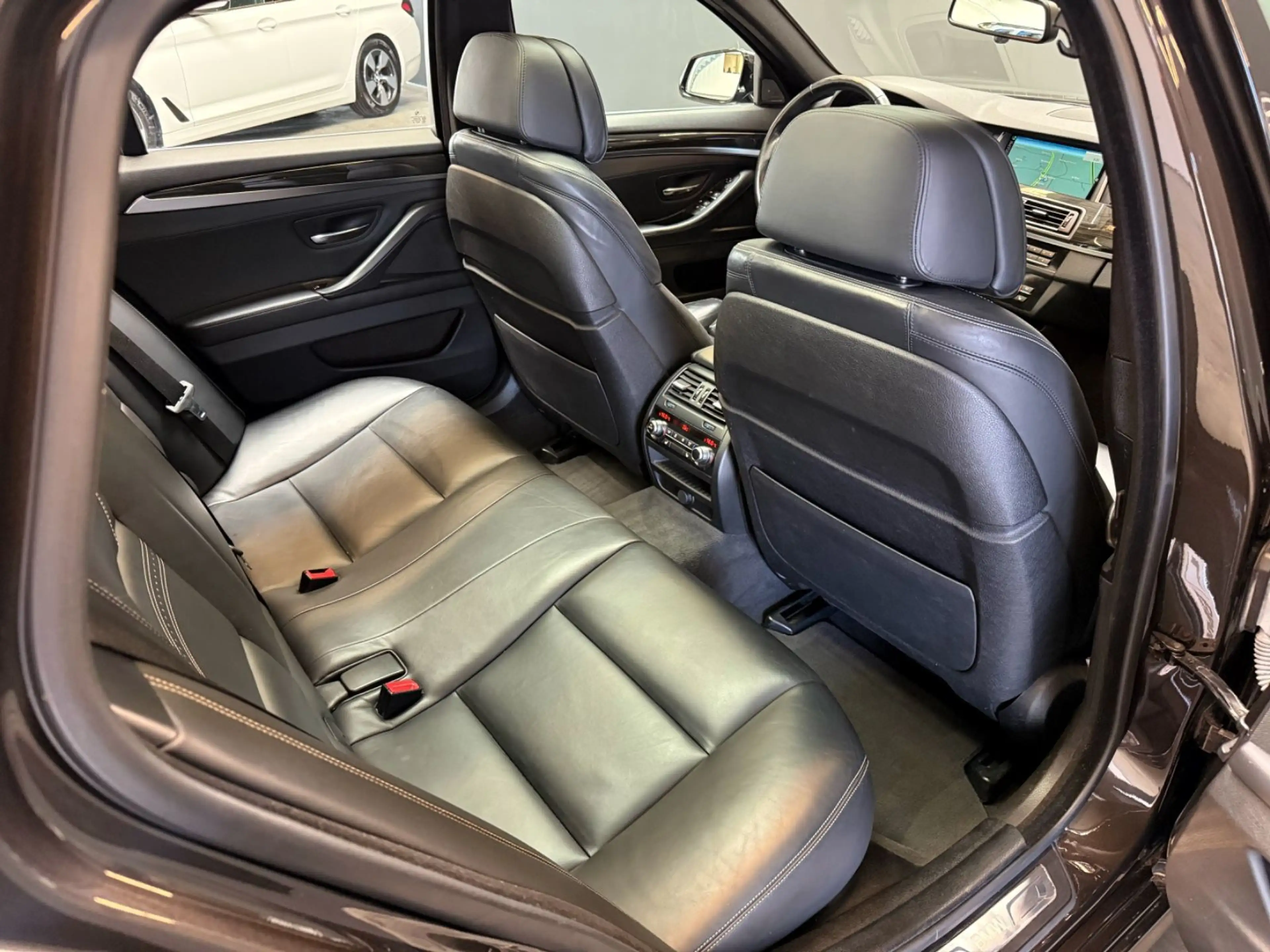 BMW 535 d Touring LED/HiFi/SurroundView/AHK/Panorama — photo 15