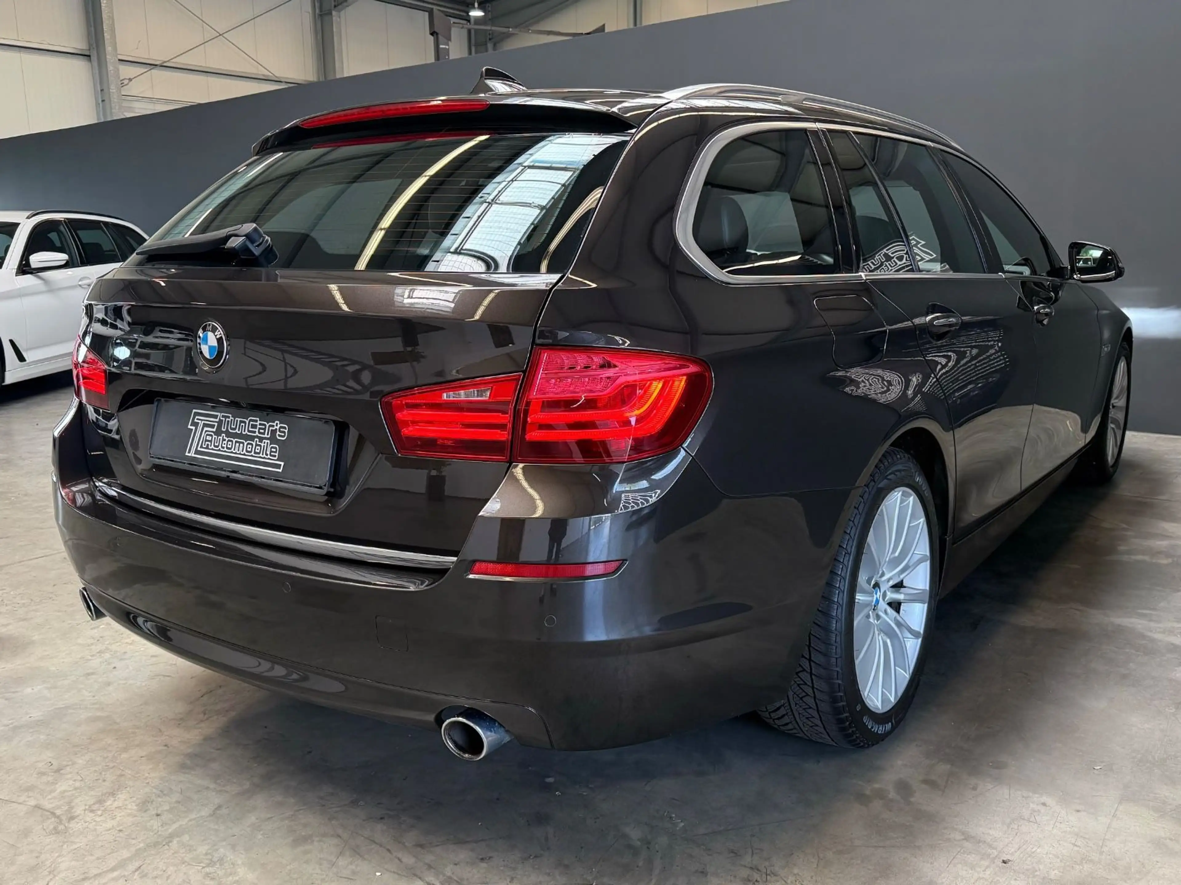BMW 535 d Touring LED/HiFi/SurroundView/AHK/Panorama — photo 5