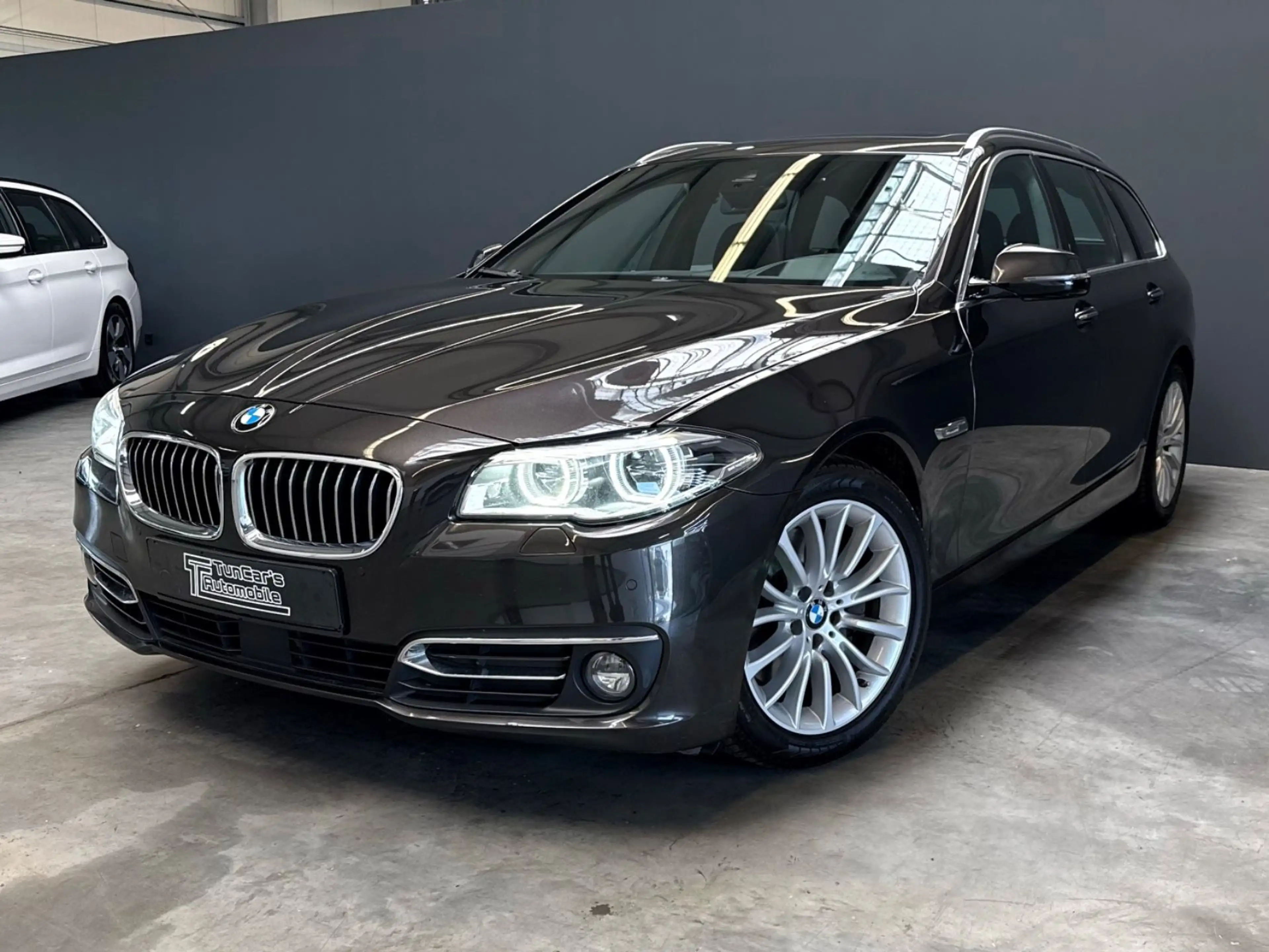 BMW 535 d Touring LED/HiFi/SurroundView/AHK/Panorama
