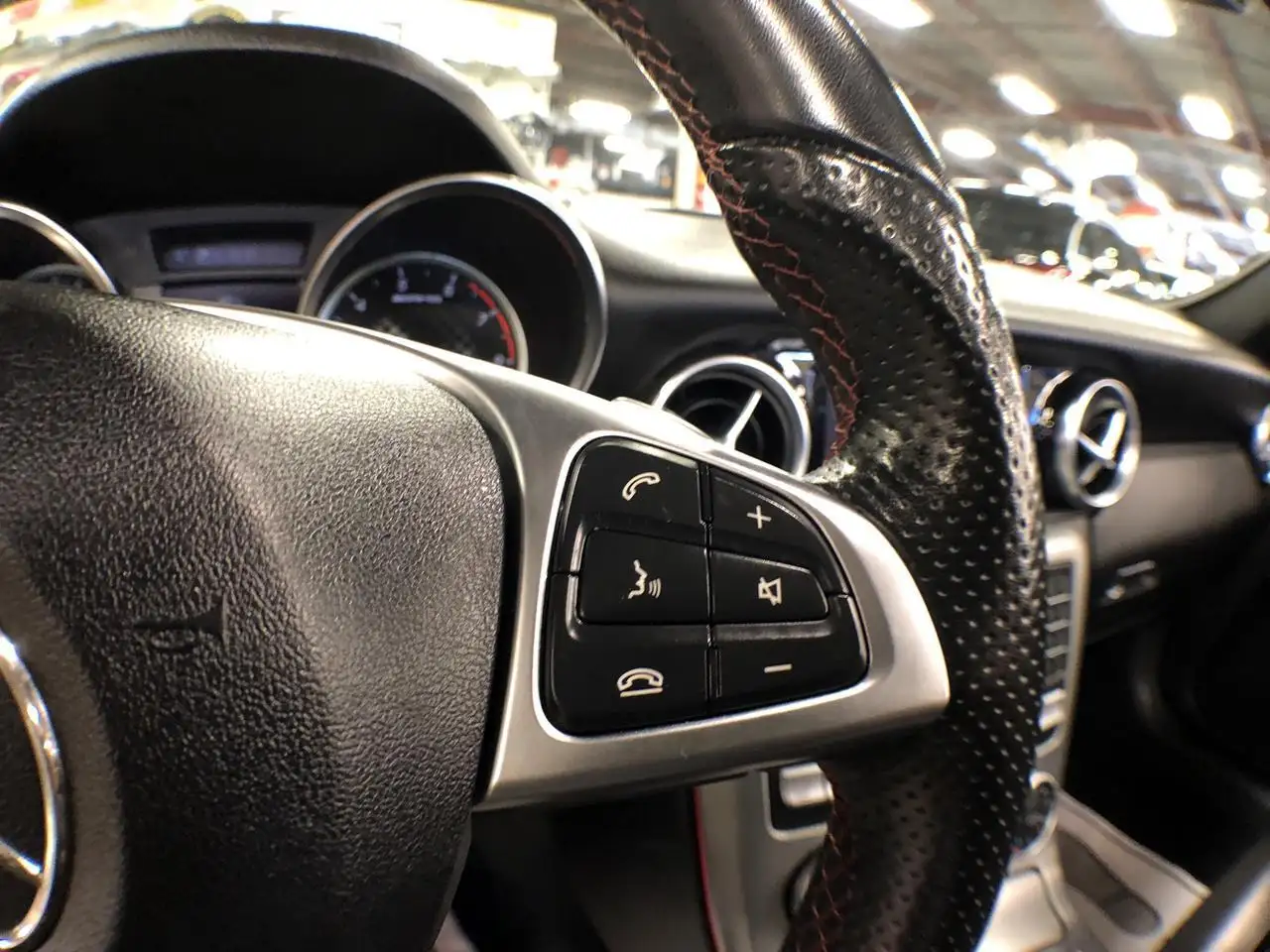 Mercedes-Benz SLC снимка Mercedes-Benz SLC