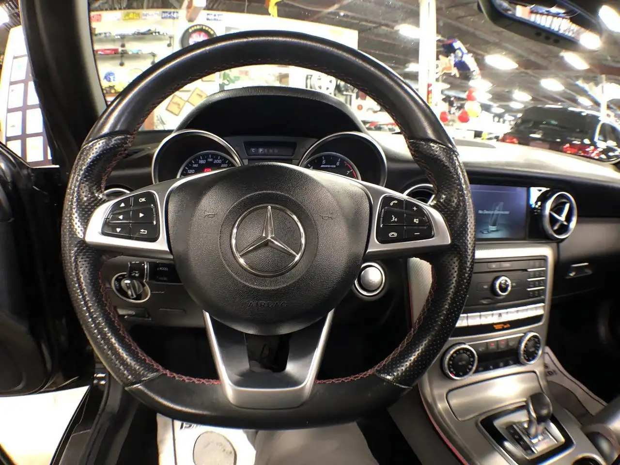 Mercedes-Benz SLC снимка Mercedes-Benz SLC