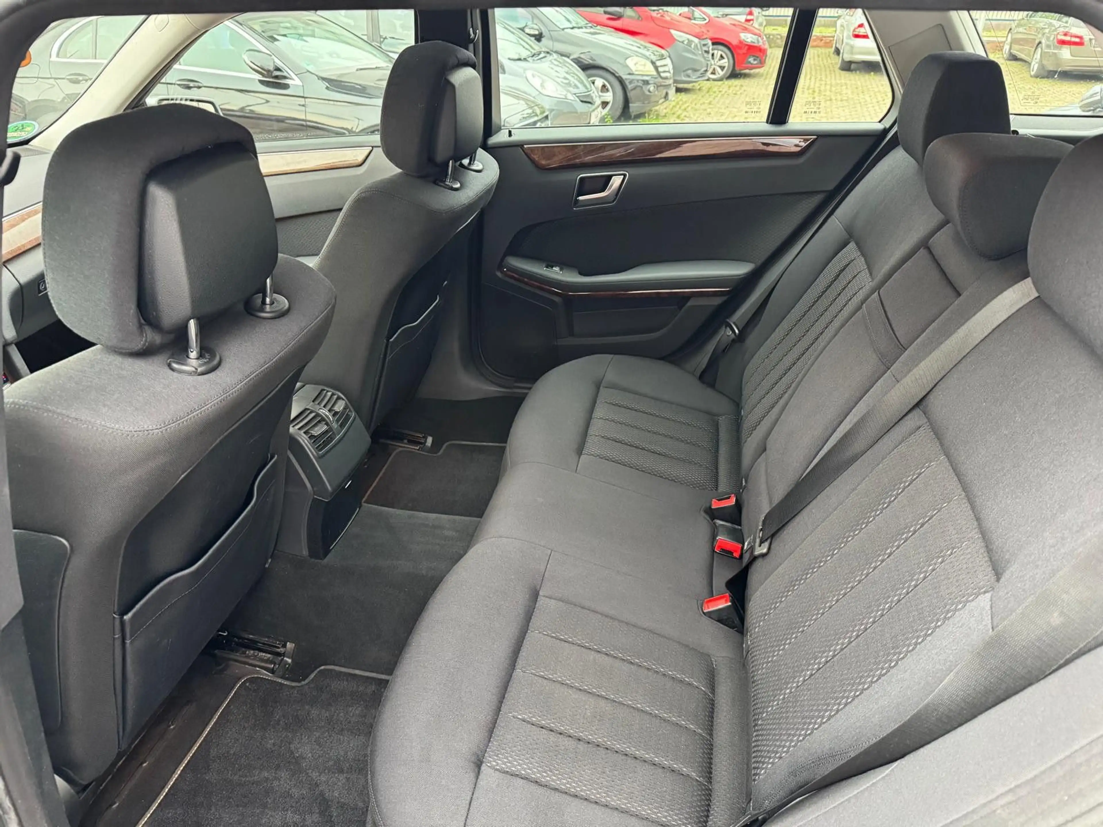 Mercedes-Benz E 250 T CDI BlueEfficiency Elegance*SD*AHK* — photo 15