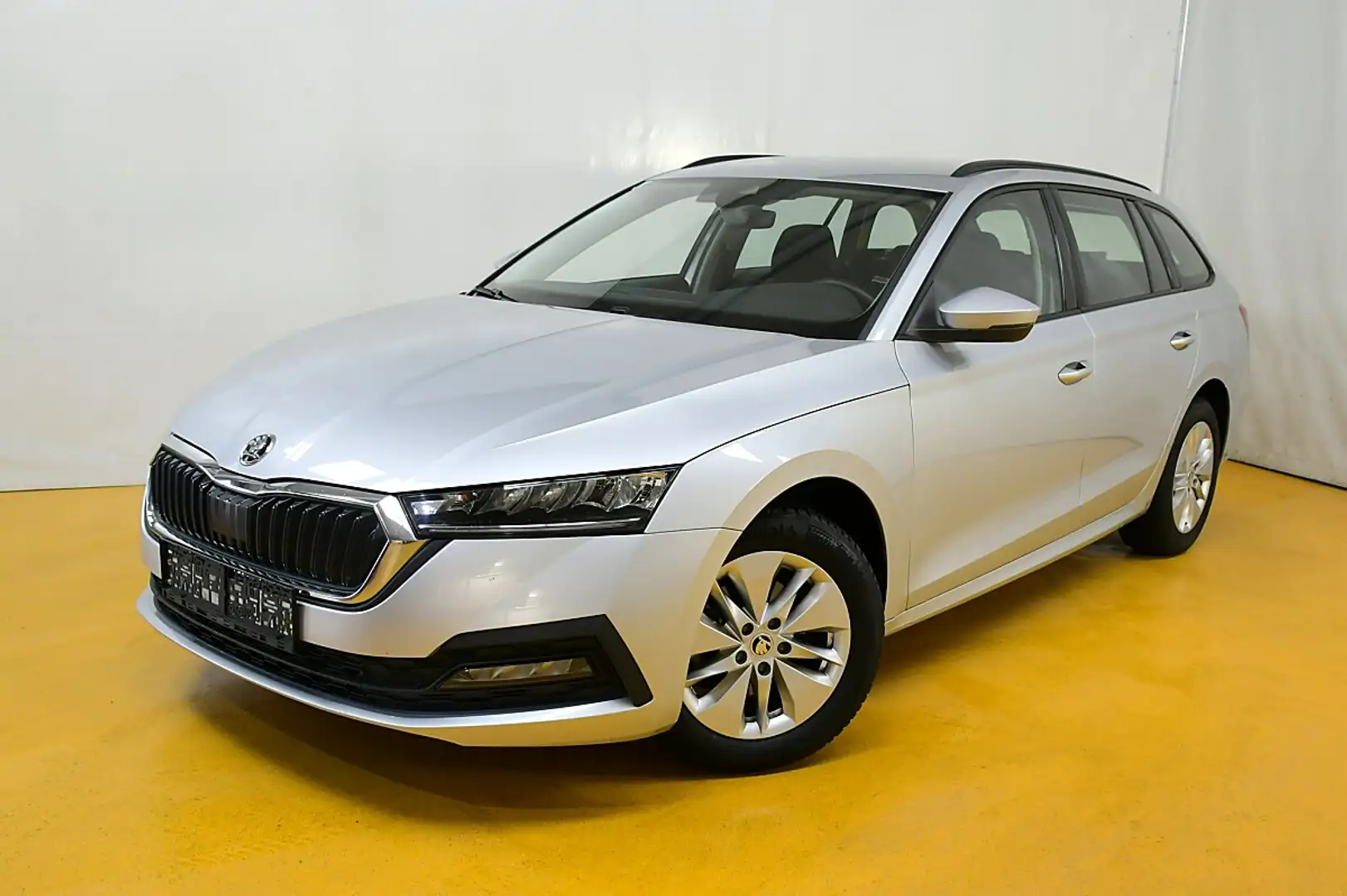 Skoda Octavia Combi 2,0 TDI Ambition DSG Silber - 1